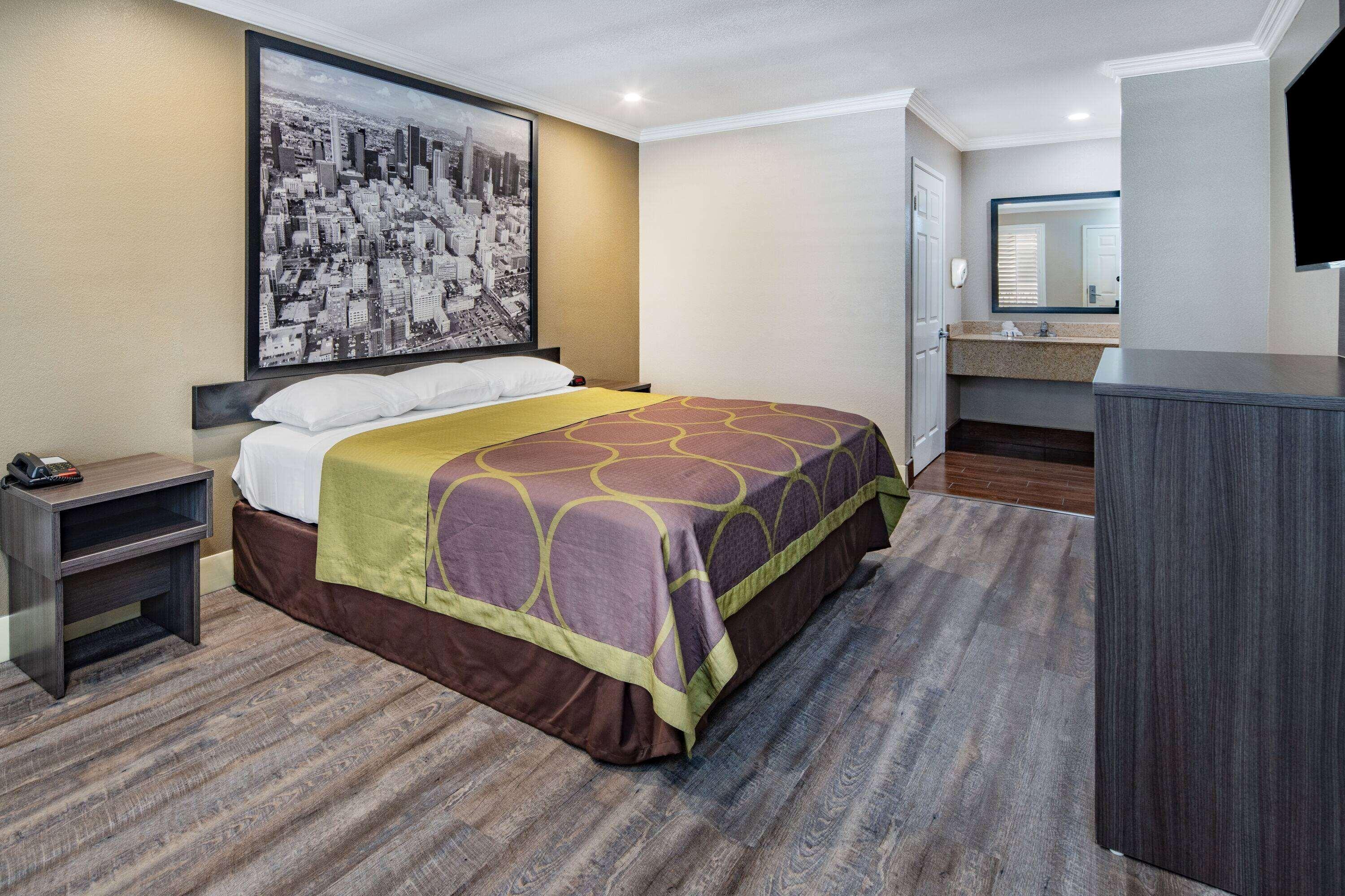 Double King Bed Non Smoking