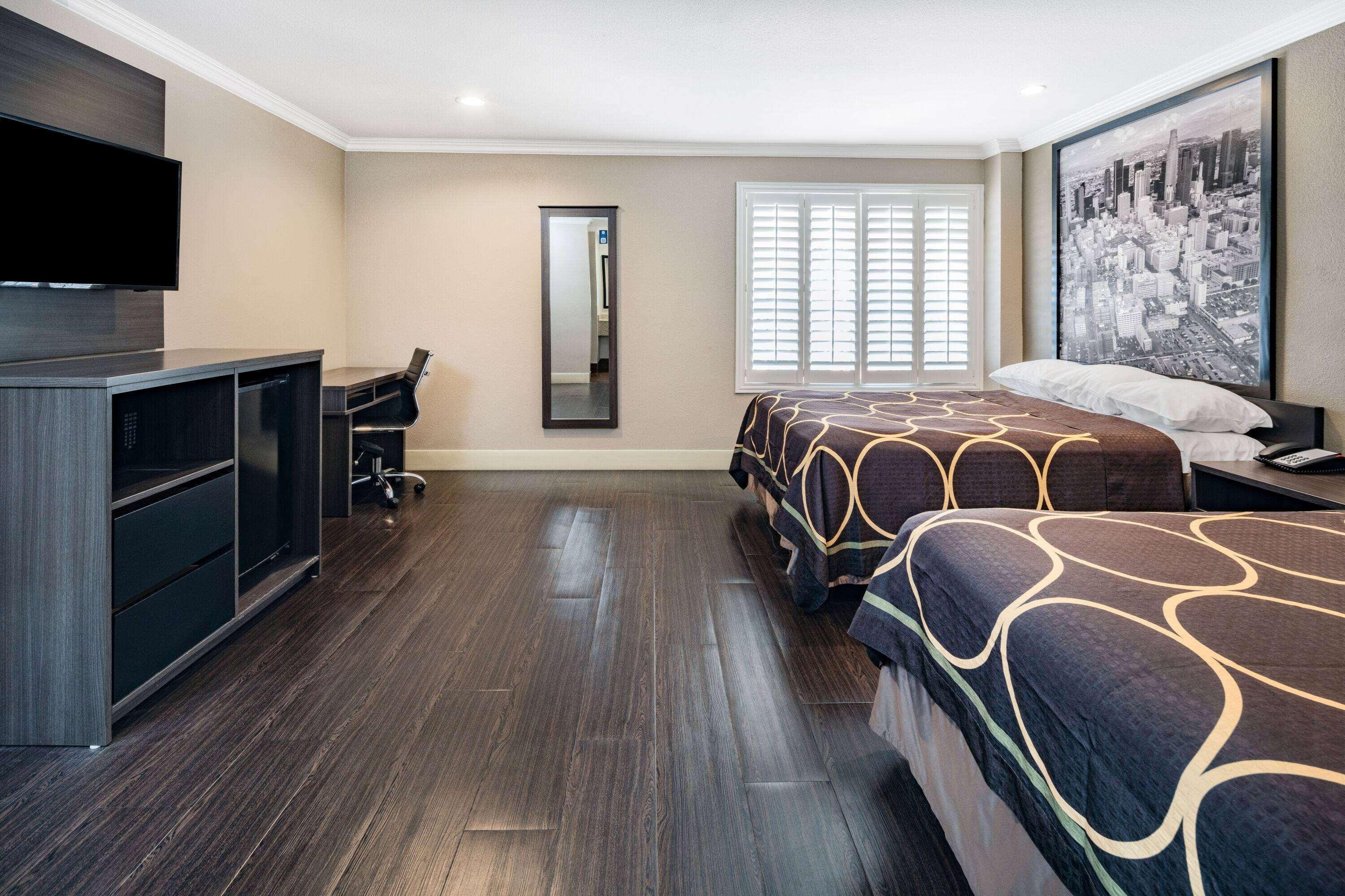 Quadruple Two Queen Beds