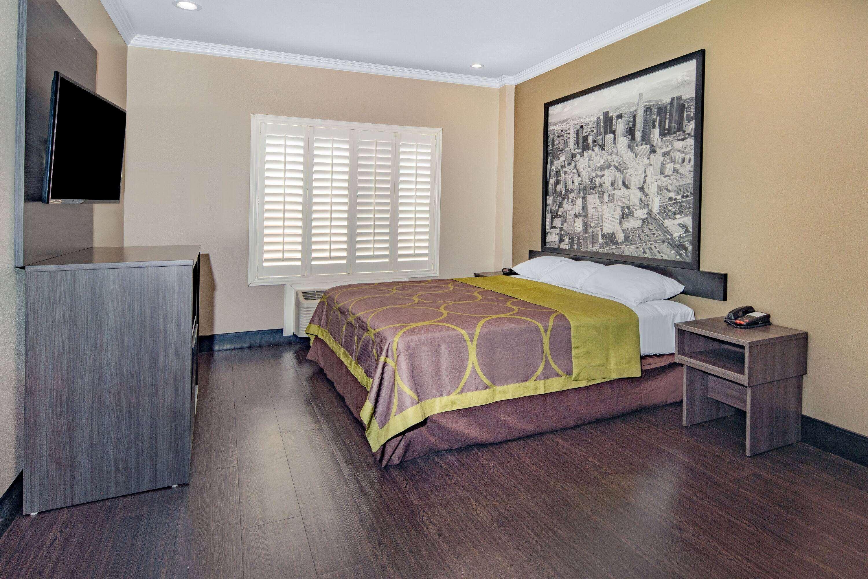 Room King Bed Non Smoking