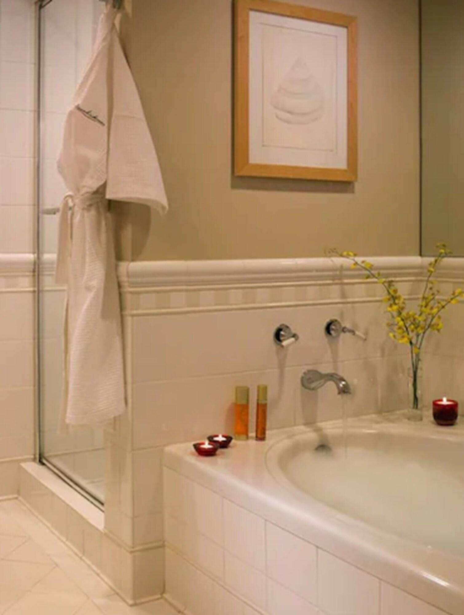 Suite Ocean Front King Bed