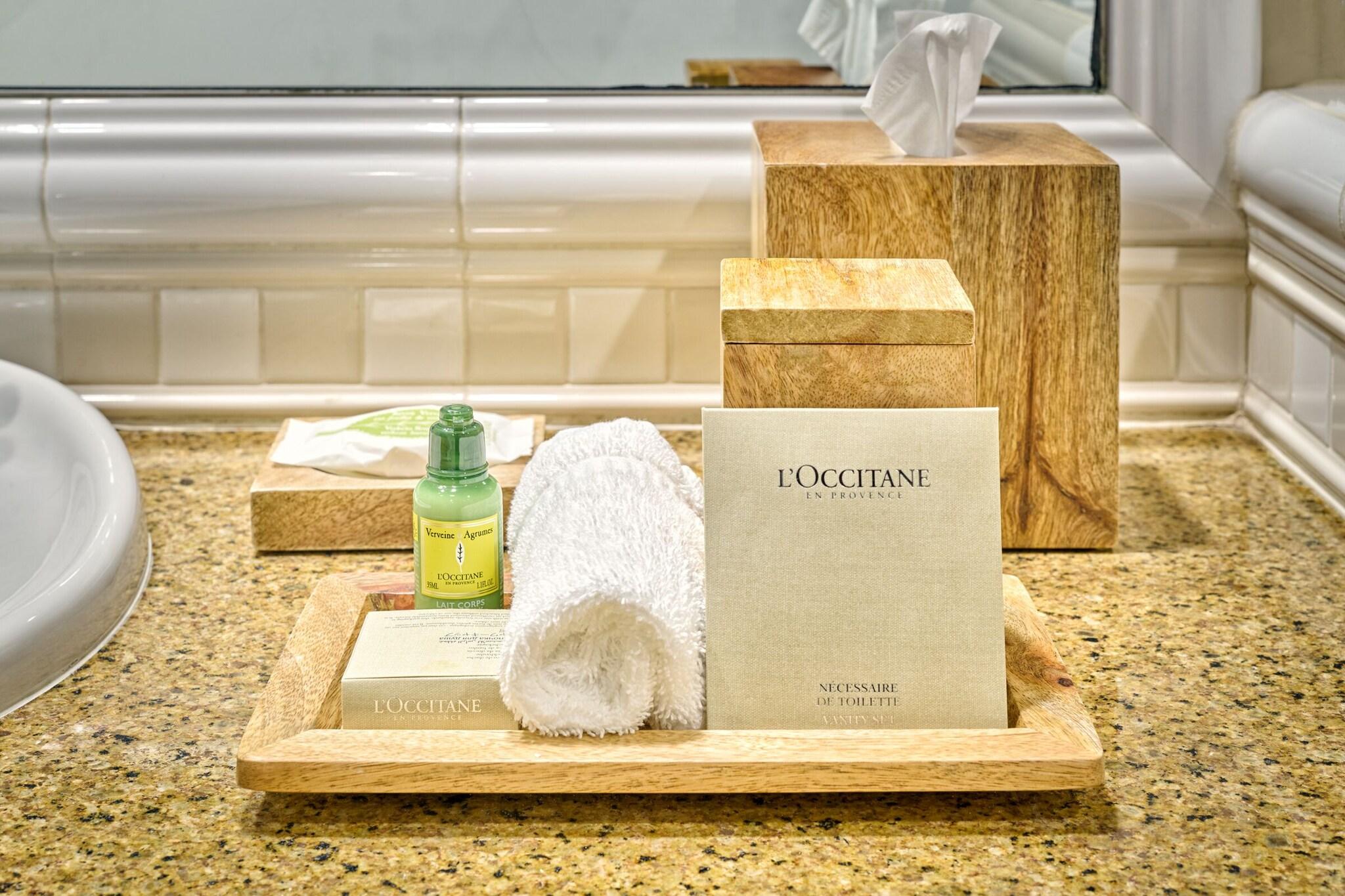 Suite Partial Ocean View King Bed