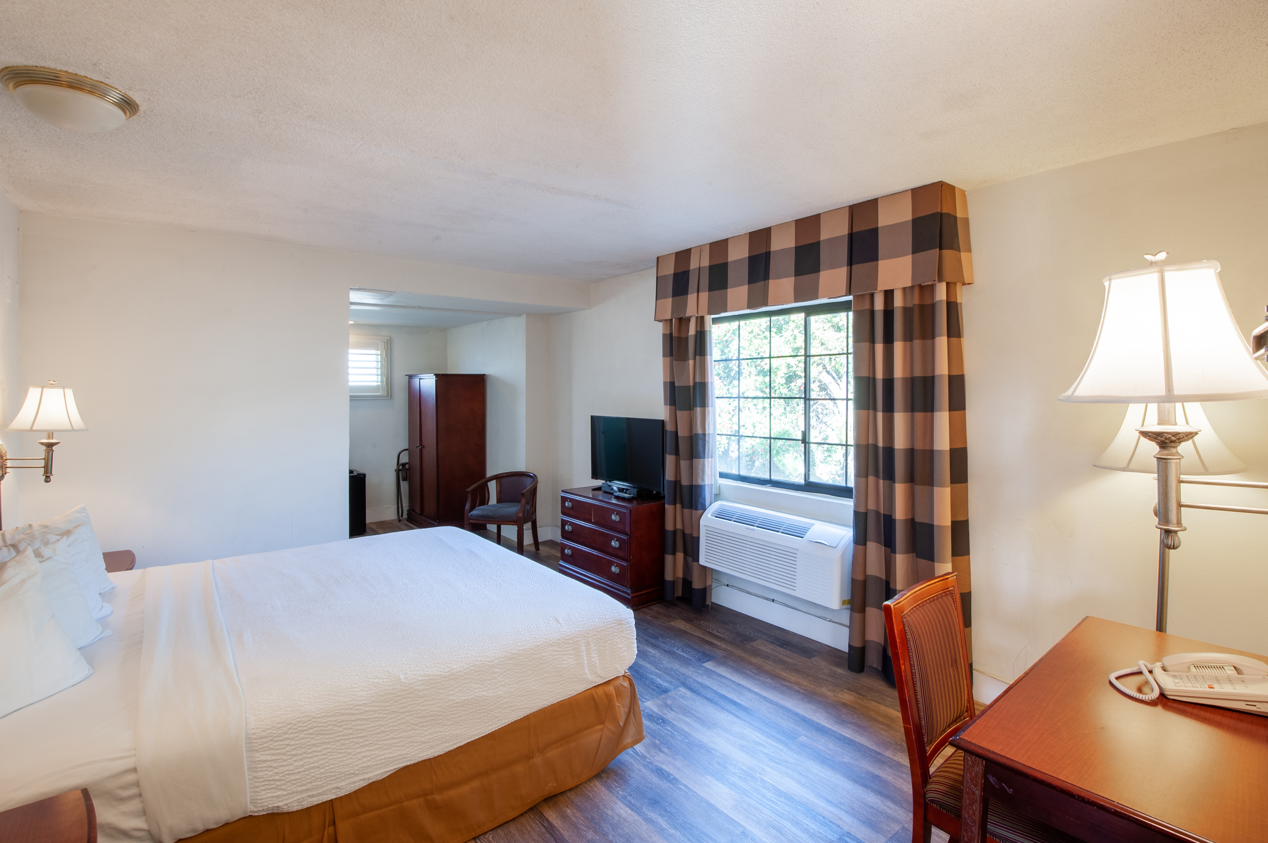 Double Deluxe King Bed