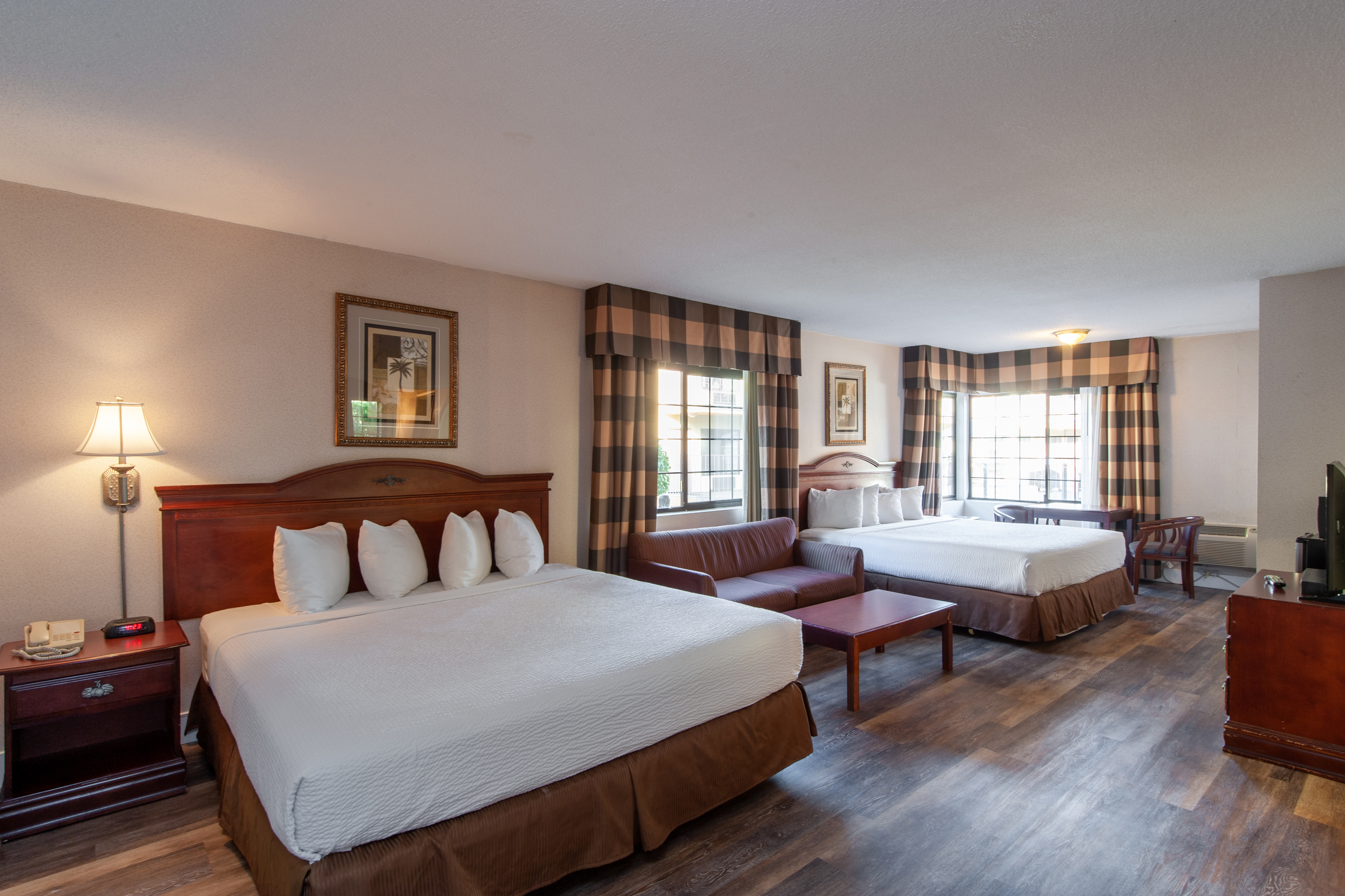 Suite Deluxe King Bed