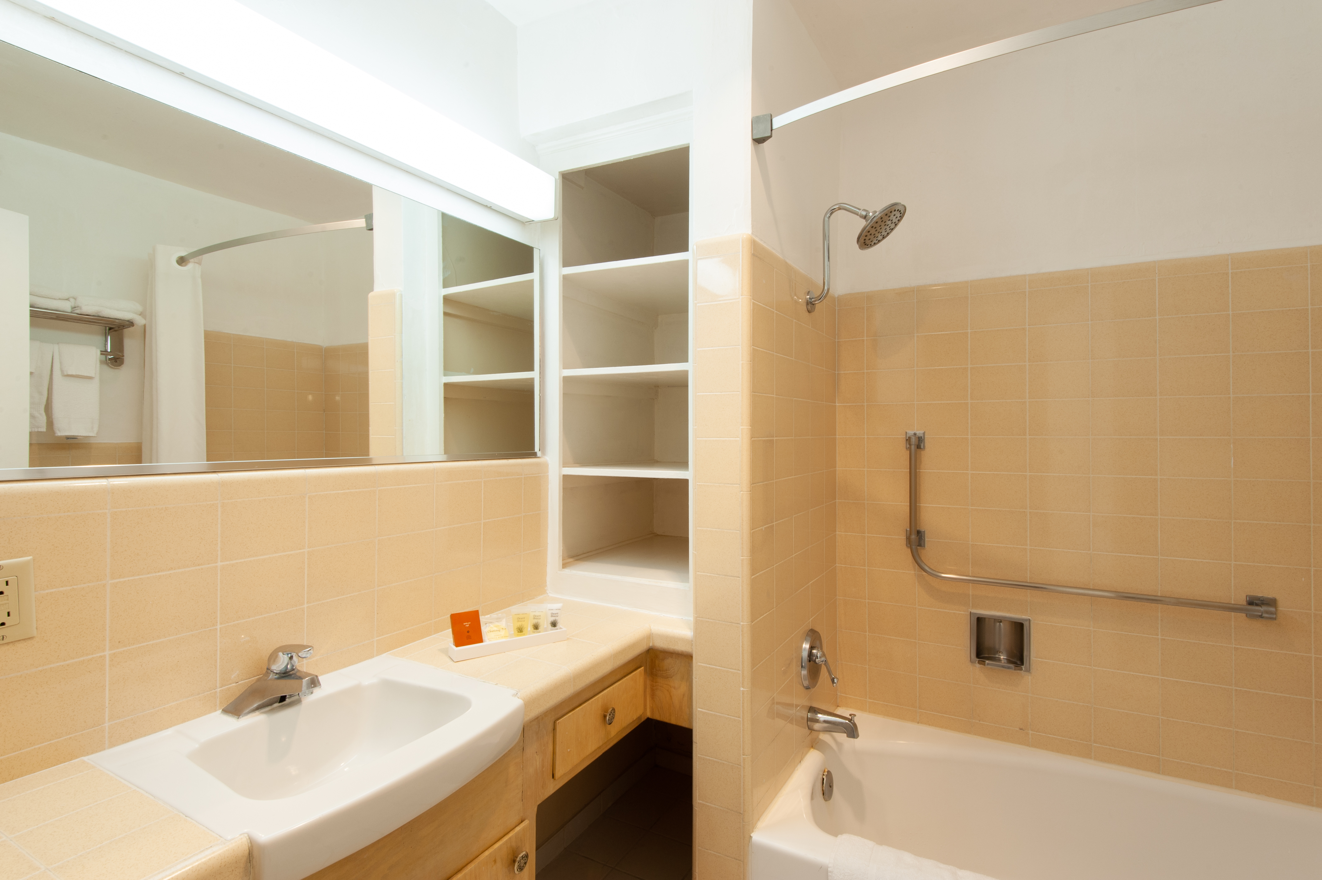 Double Deluxe King Bed