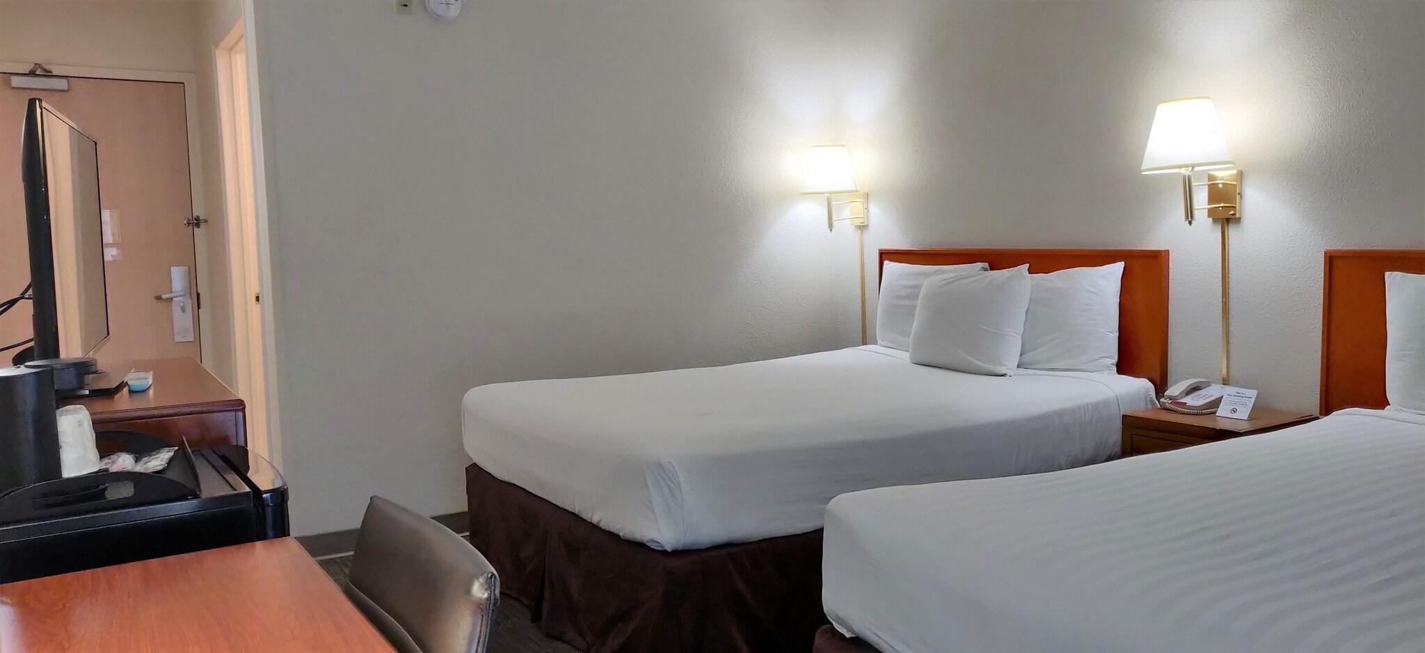 Quadruple Deluxe Two Queen Beds