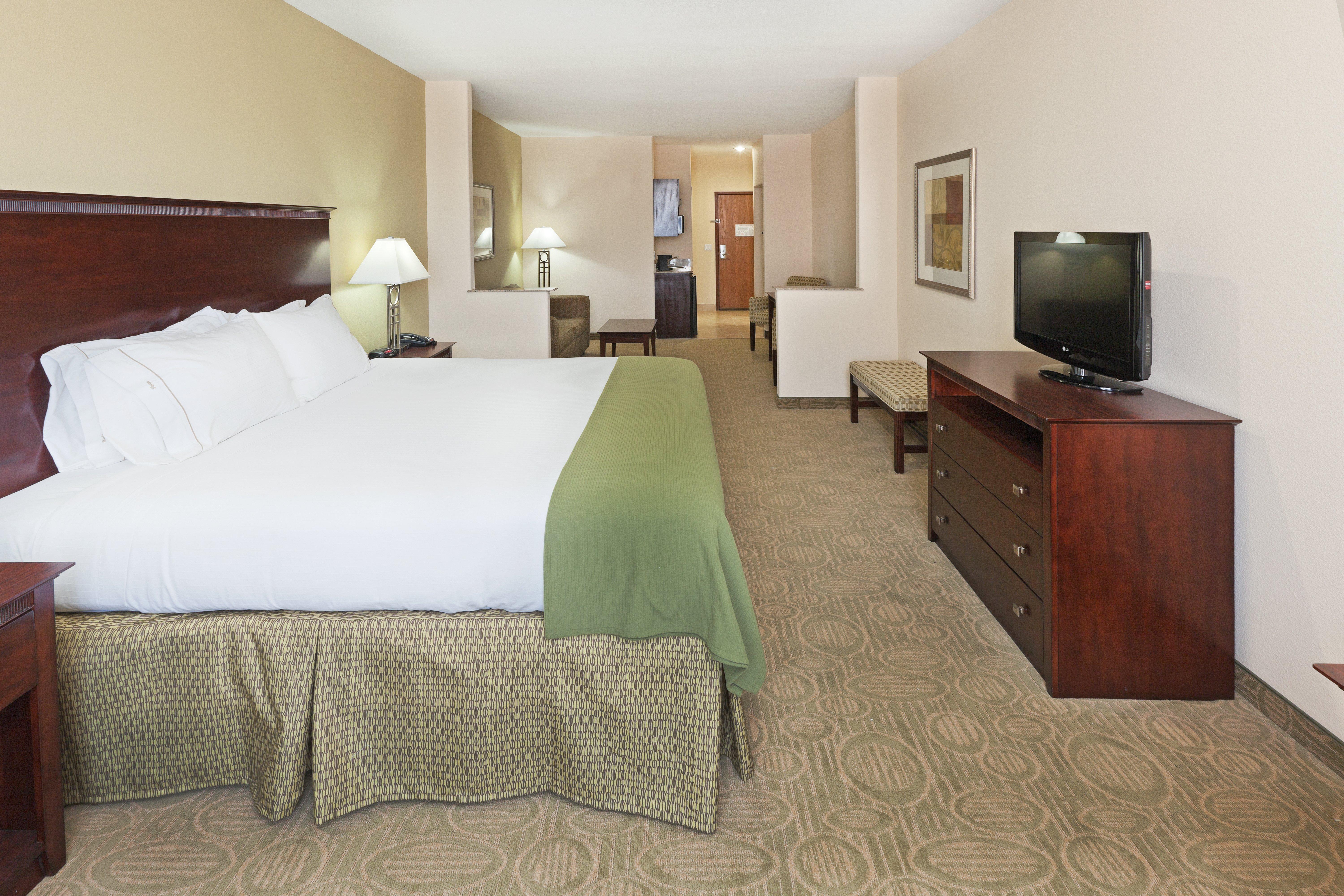 Suite Accessible King Size Bed