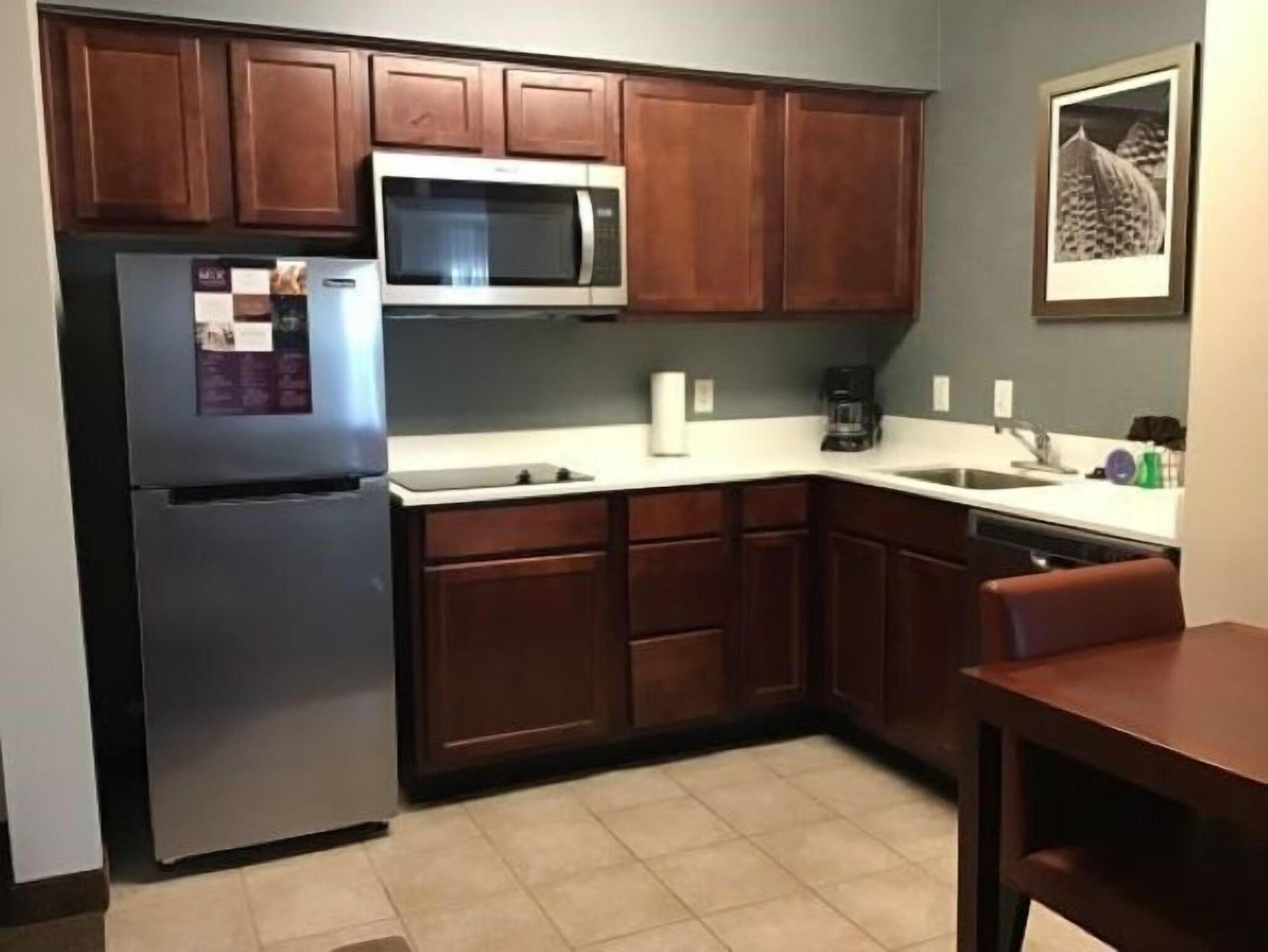 Suite Accessible King Size Bed