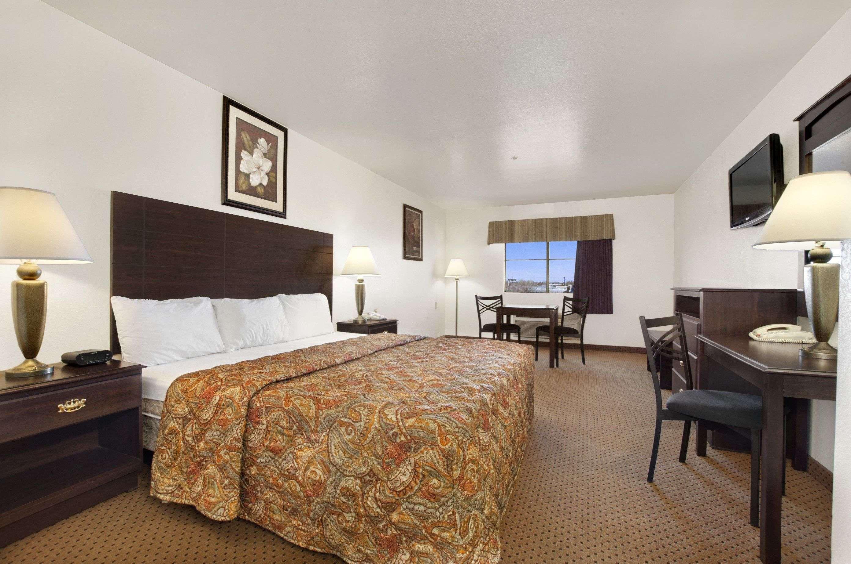 Double King Bed Non Smoking