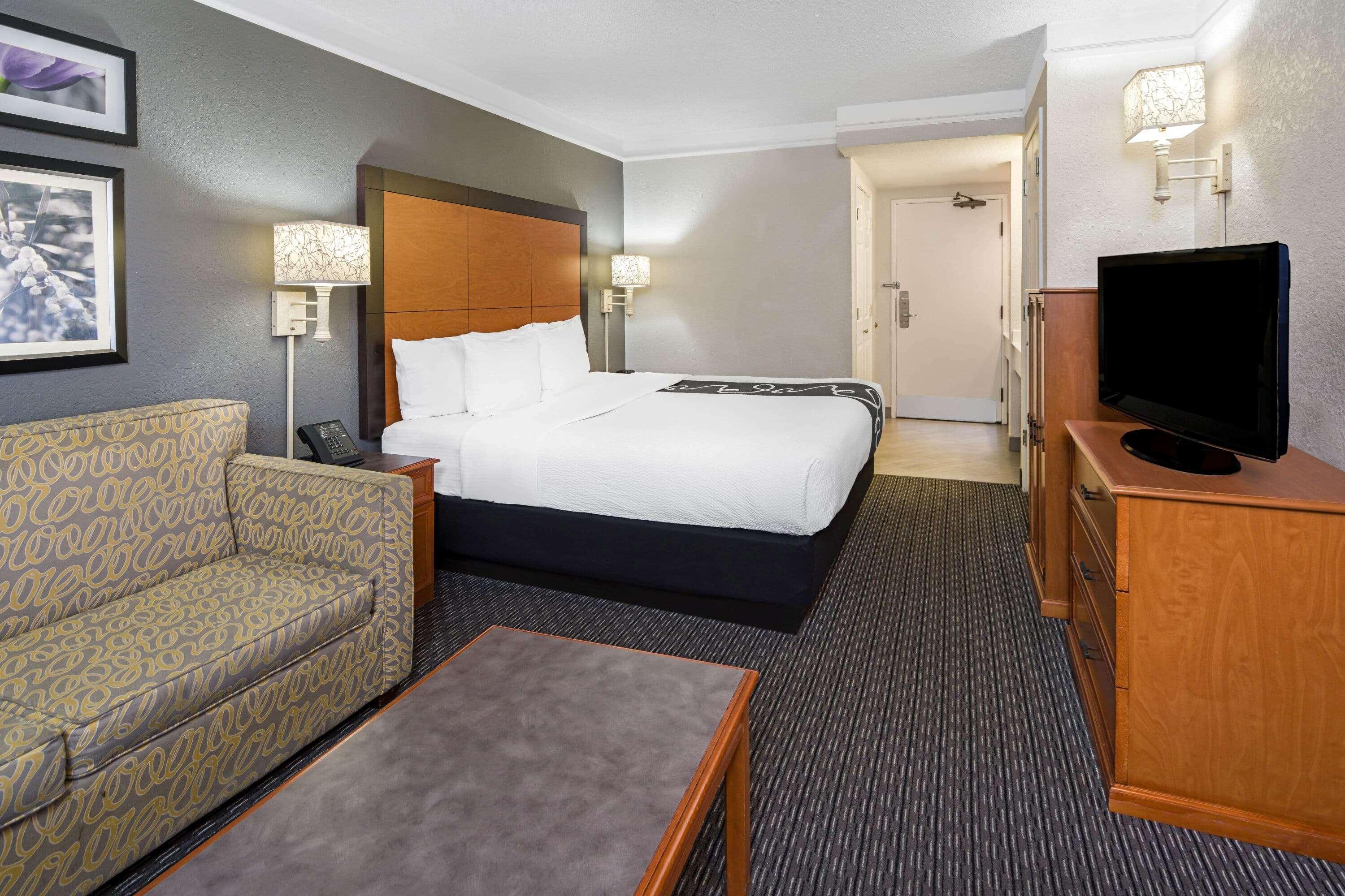 Double Deluxe King Bed