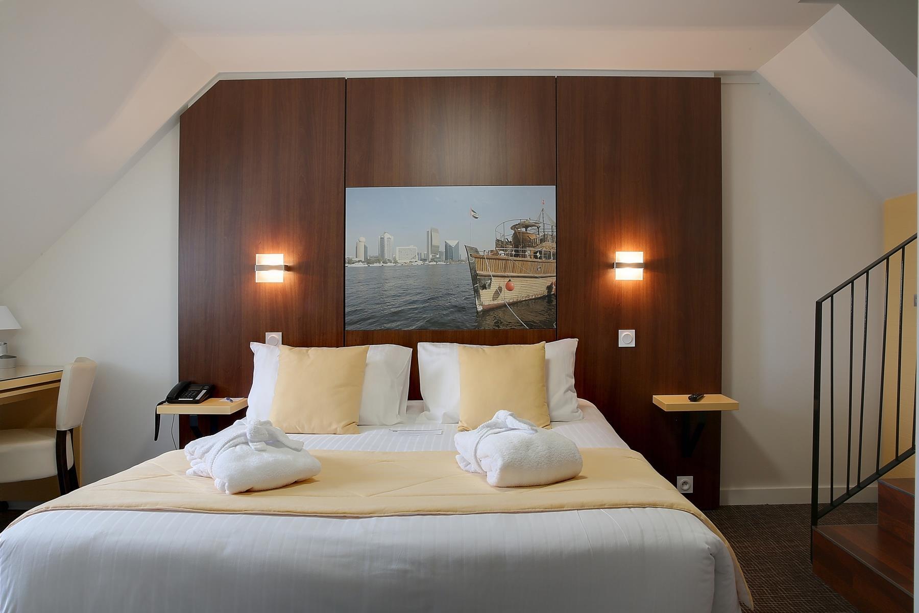 Double Queen Size Bed