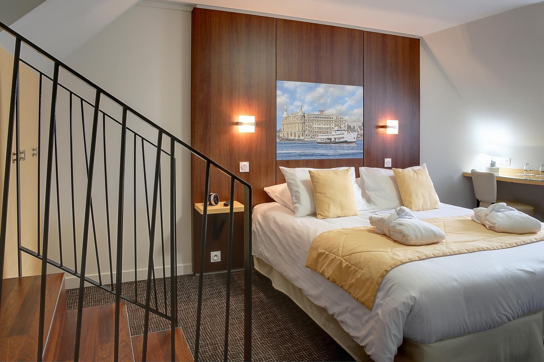 Double Queen Size Bed