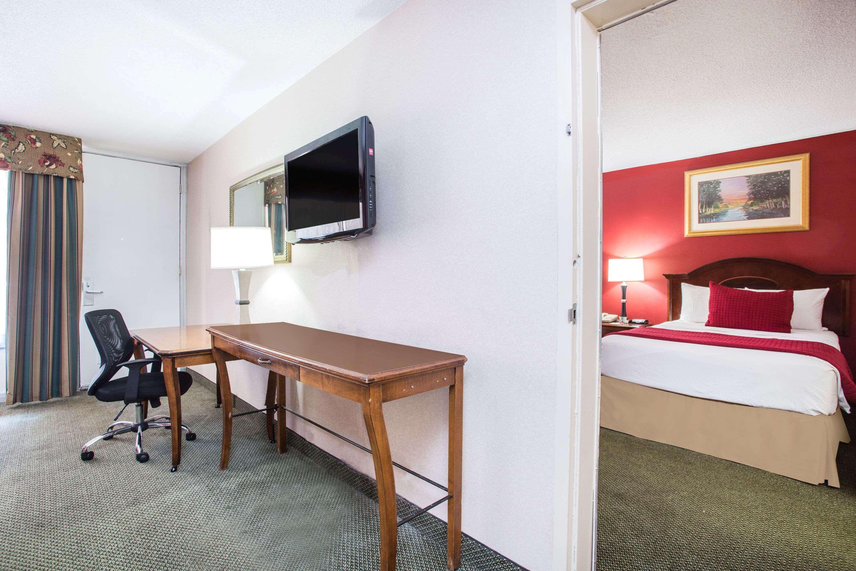 Suite Two Double Beds Non Smoking