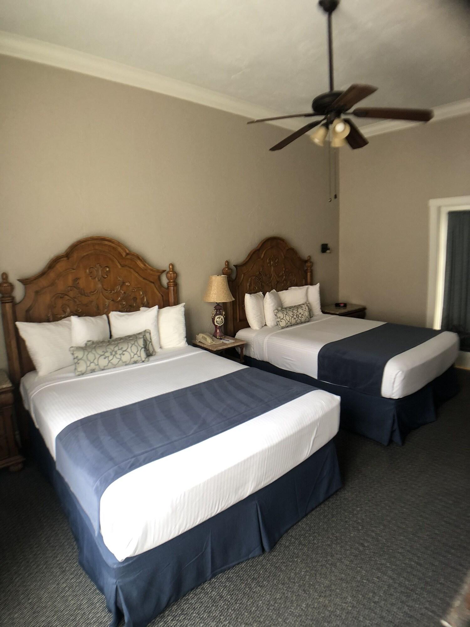 Double Deluxe Two Queen Beds