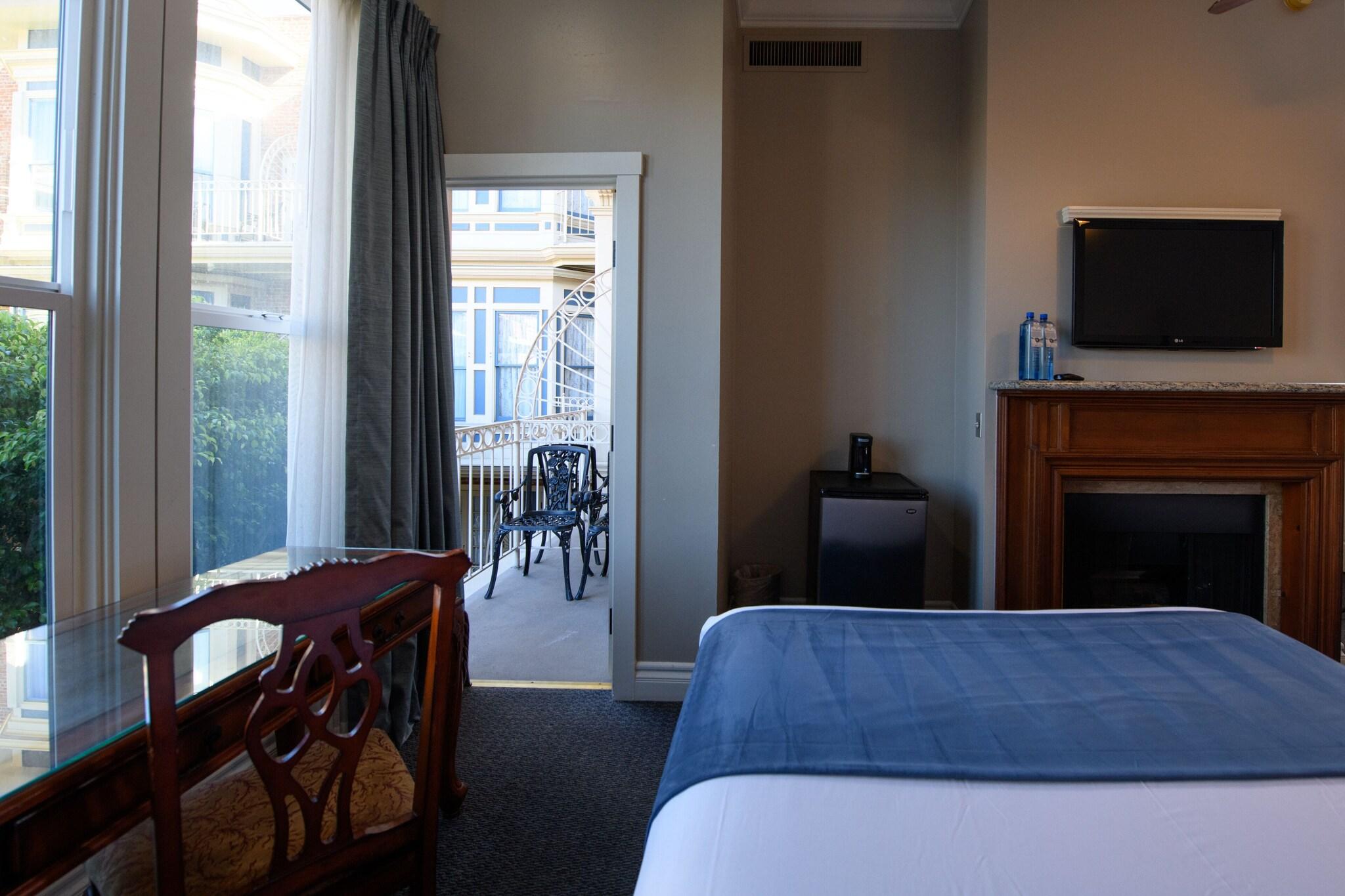 Double Deluxe Two Queen Beds