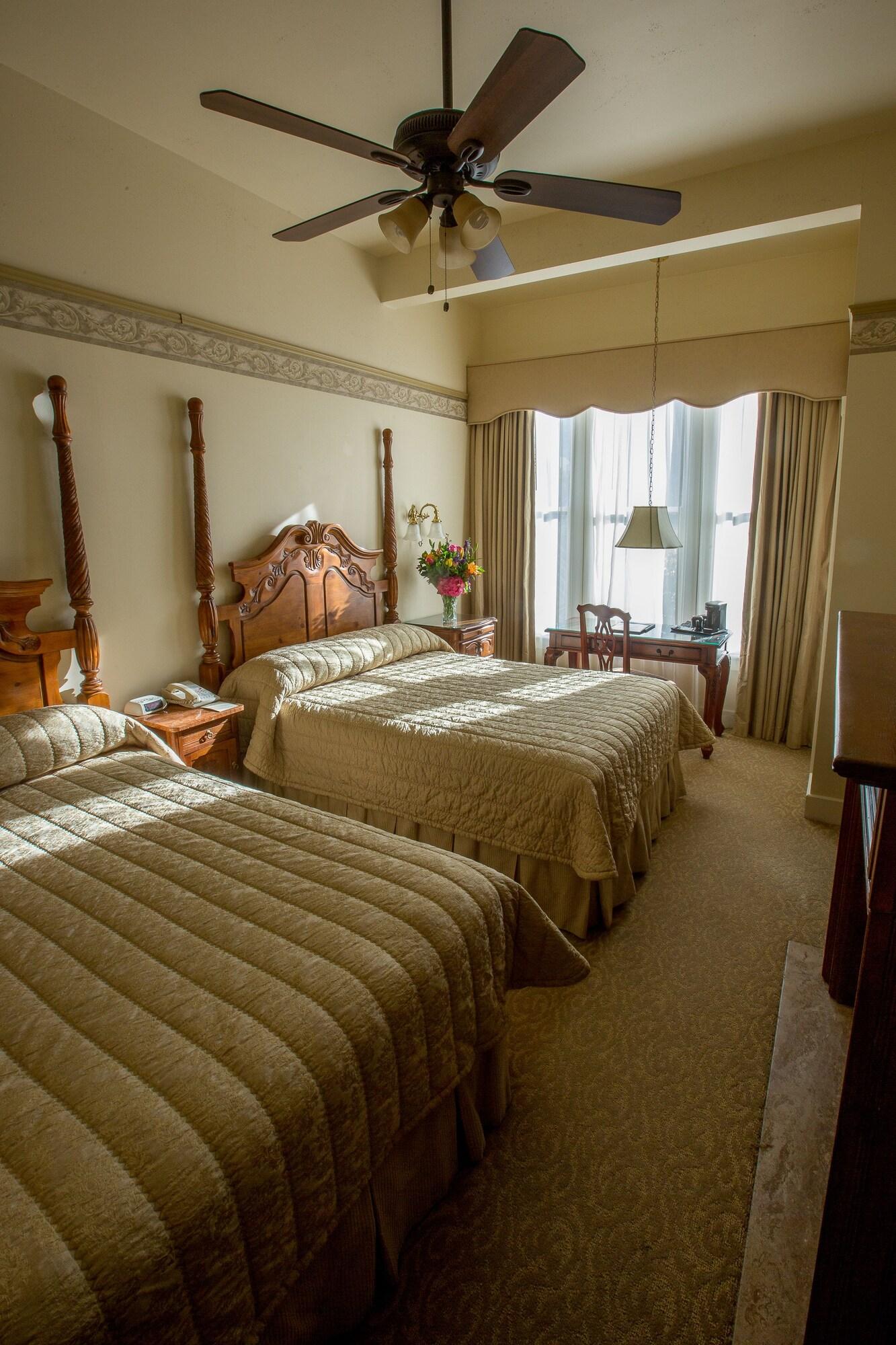 Double Deluxe Two Queen Beds