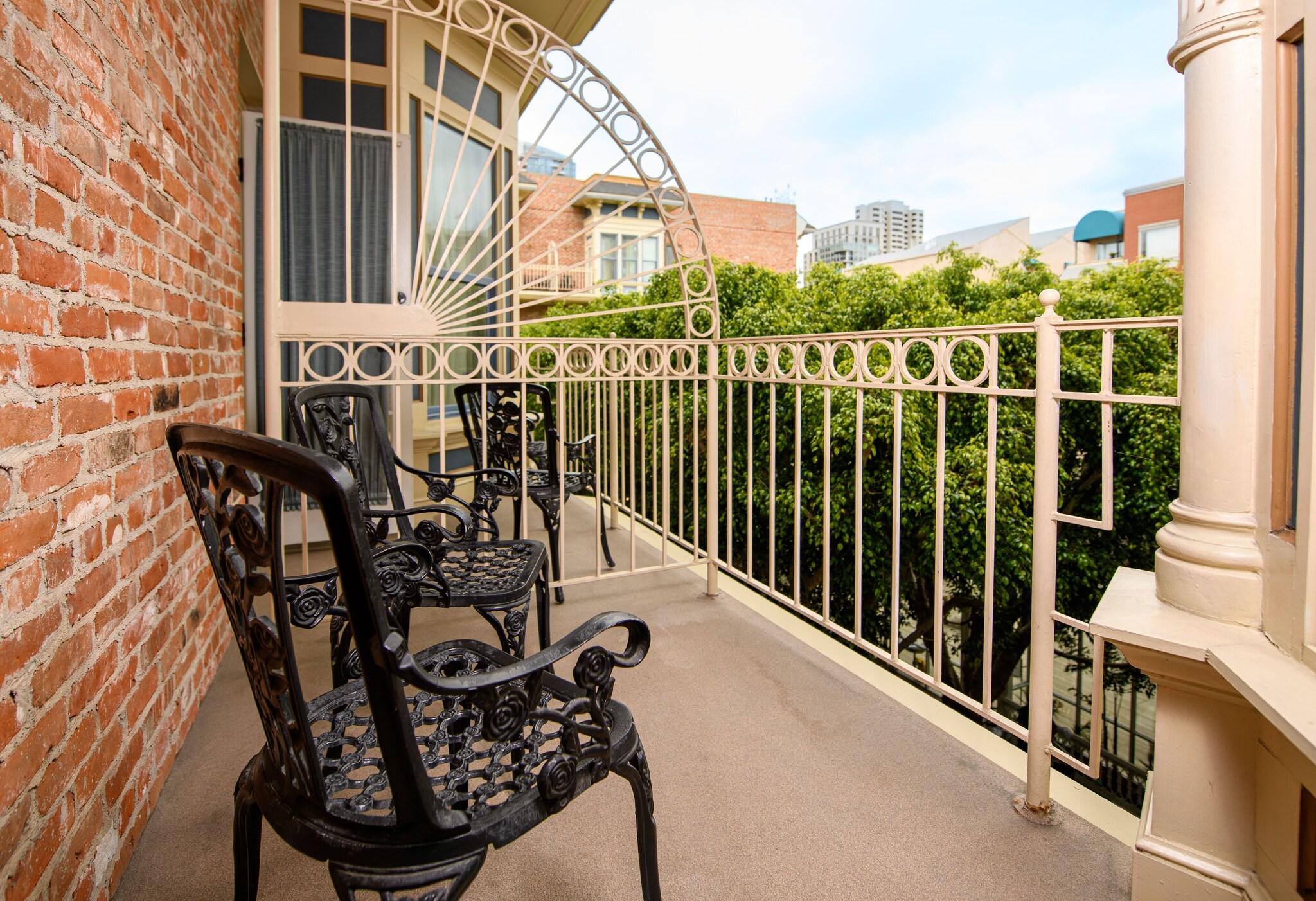 Double Deluxe King Bed