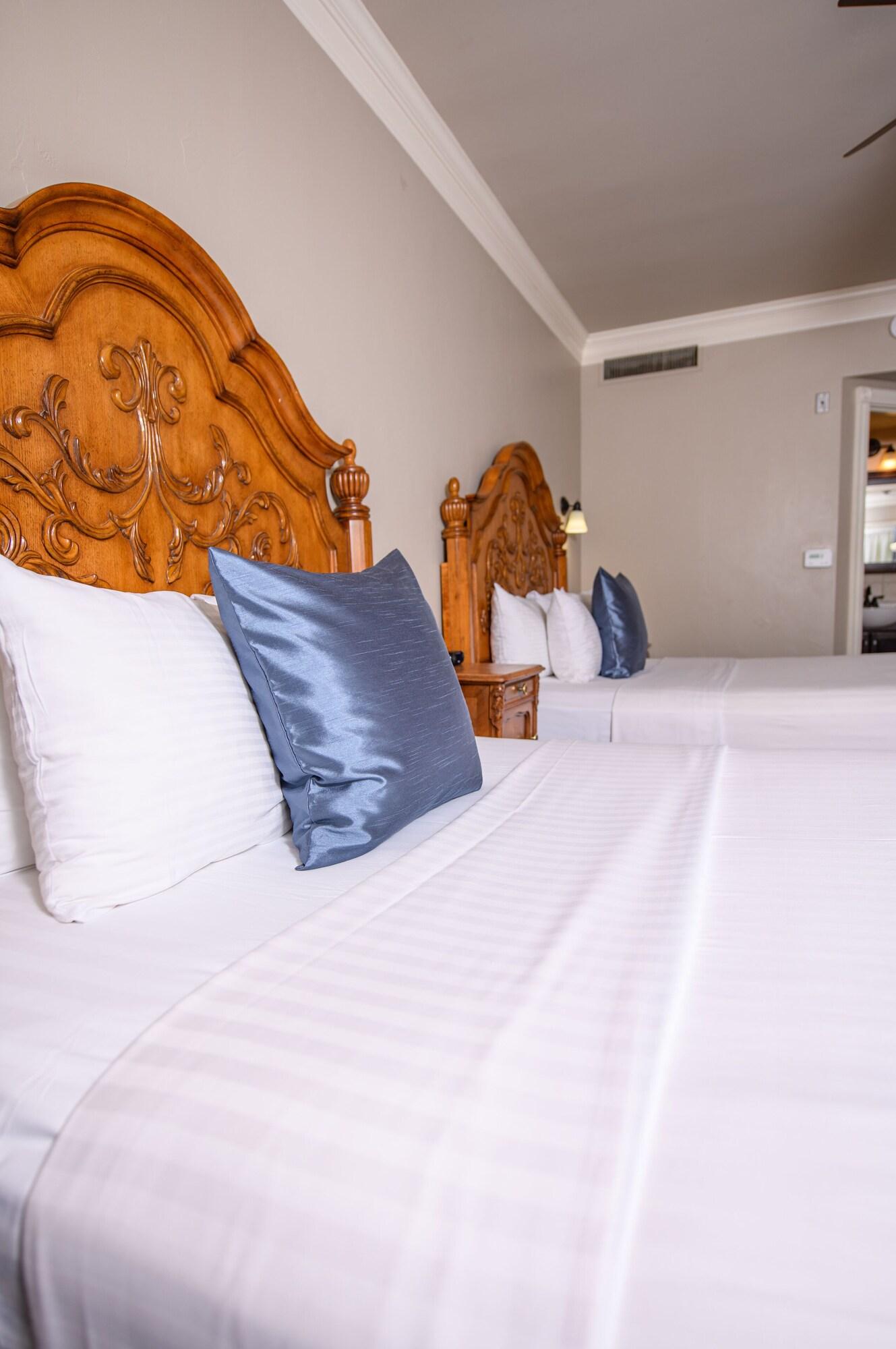 Double Deluxe Two Queen Beds