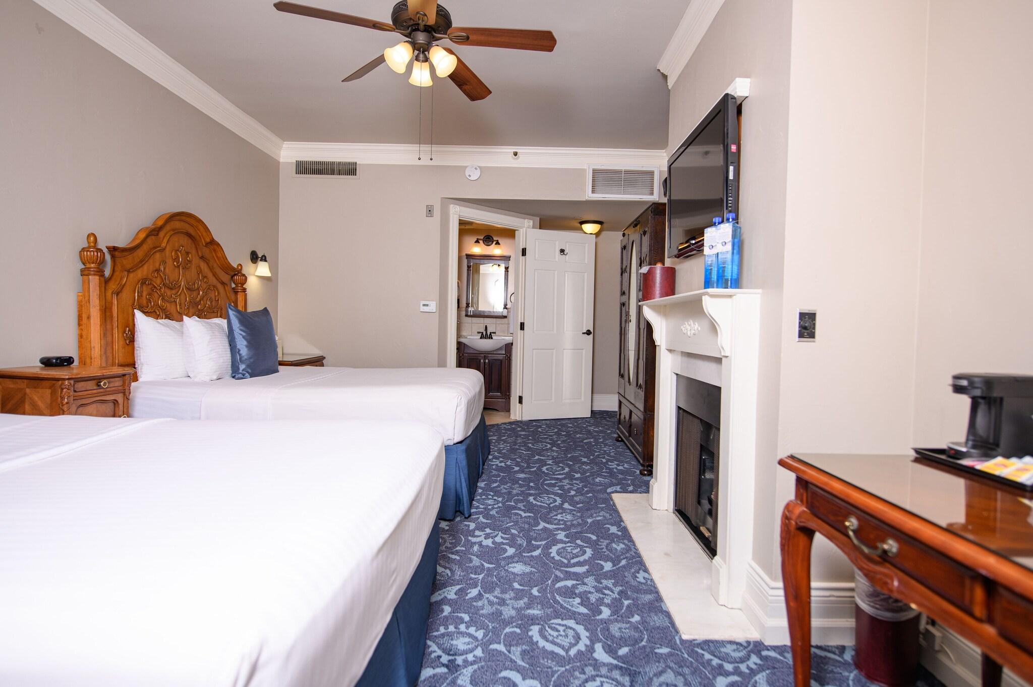 Double Deluxe Two Queen Beds