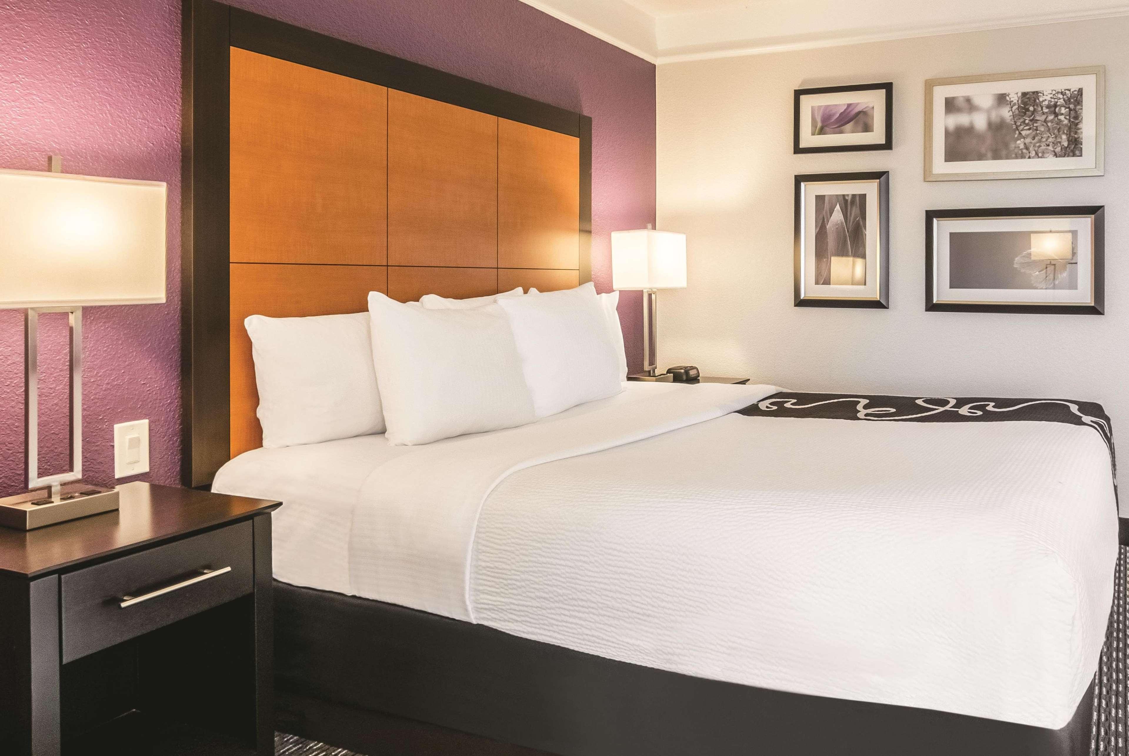 Room King Bed Non Smoking