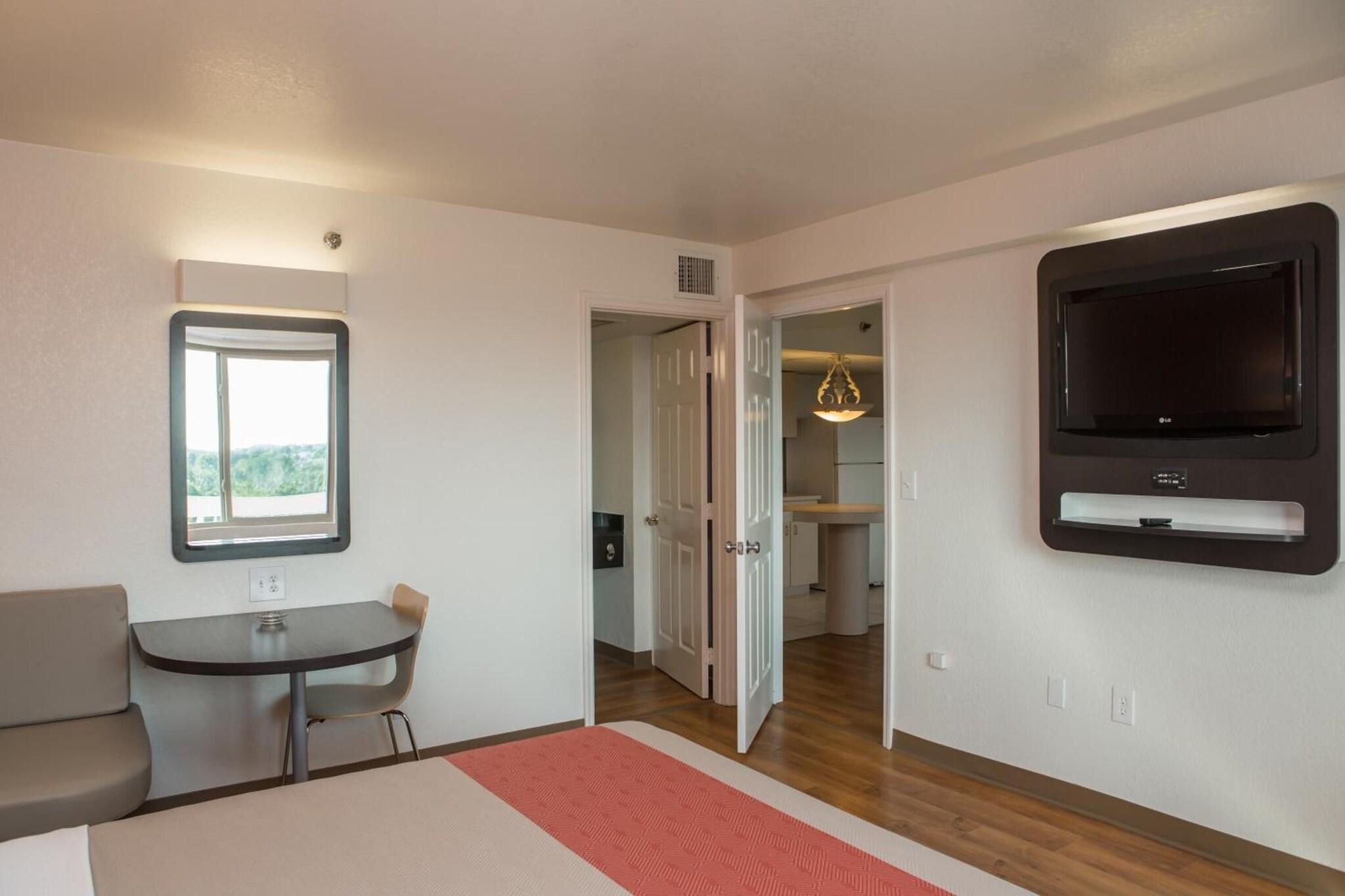 Suite King Bed Non Smoking