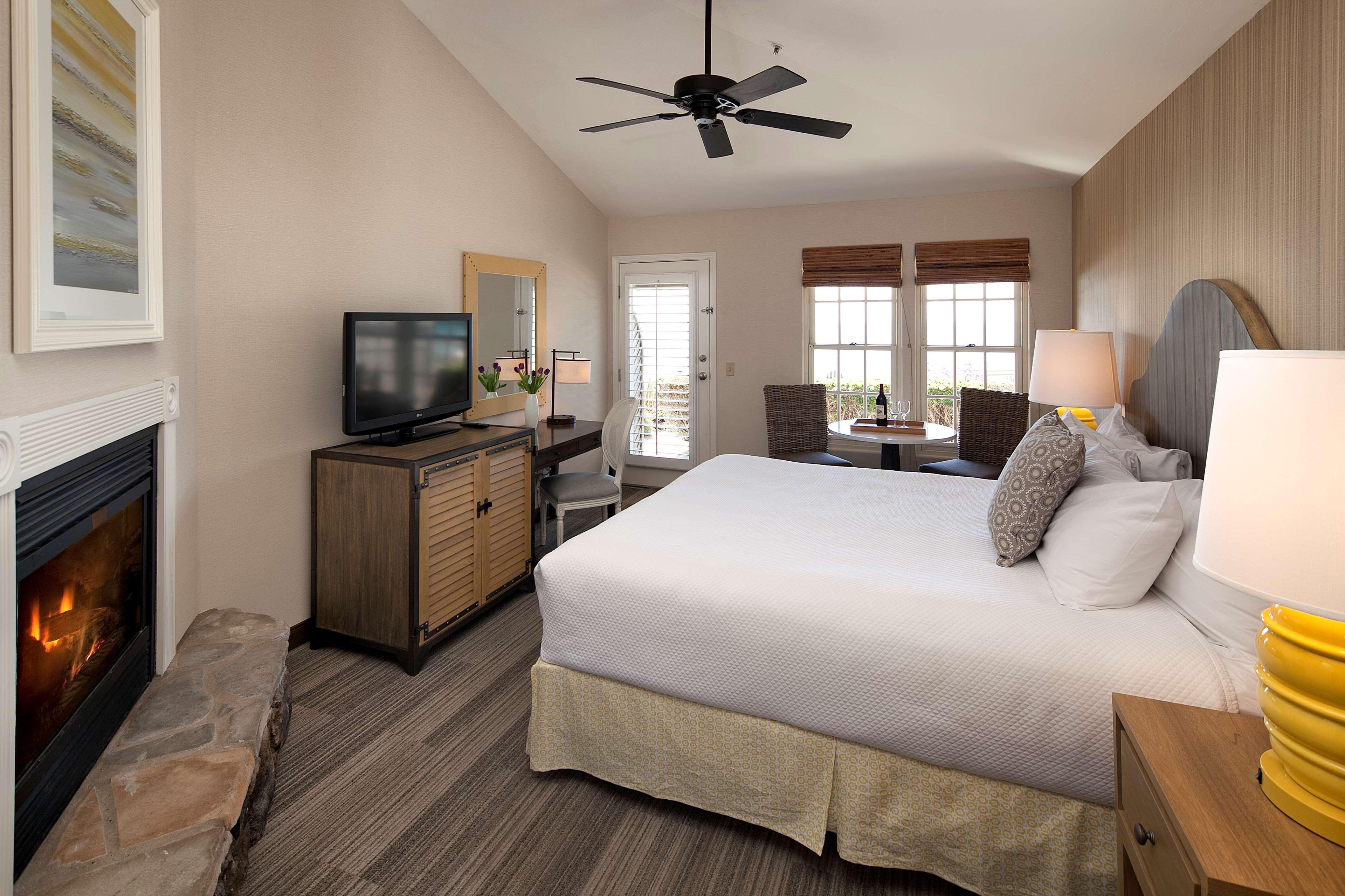 Room Partial Ocean View King Bed