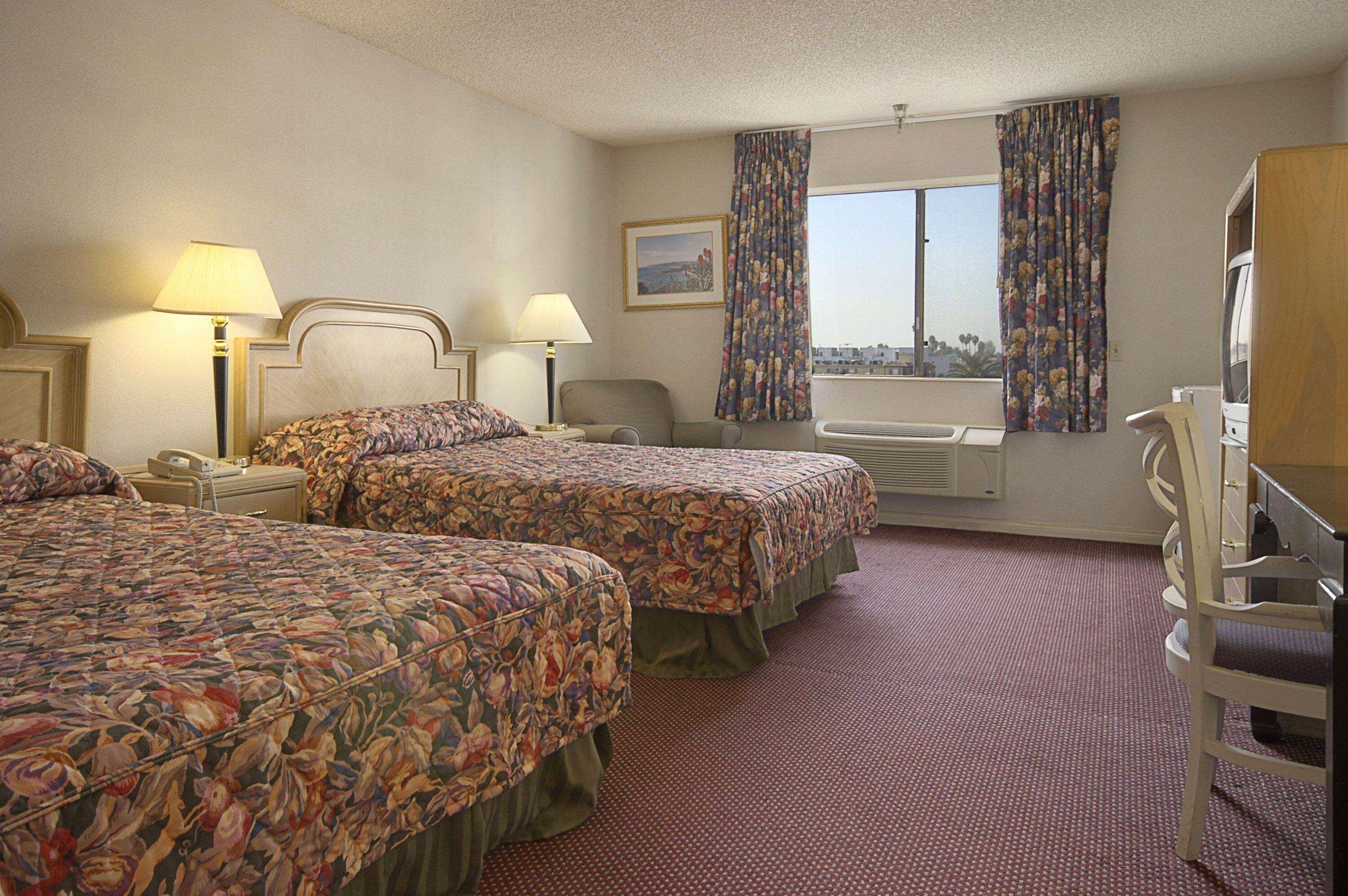 Quadruple Two Double Beds