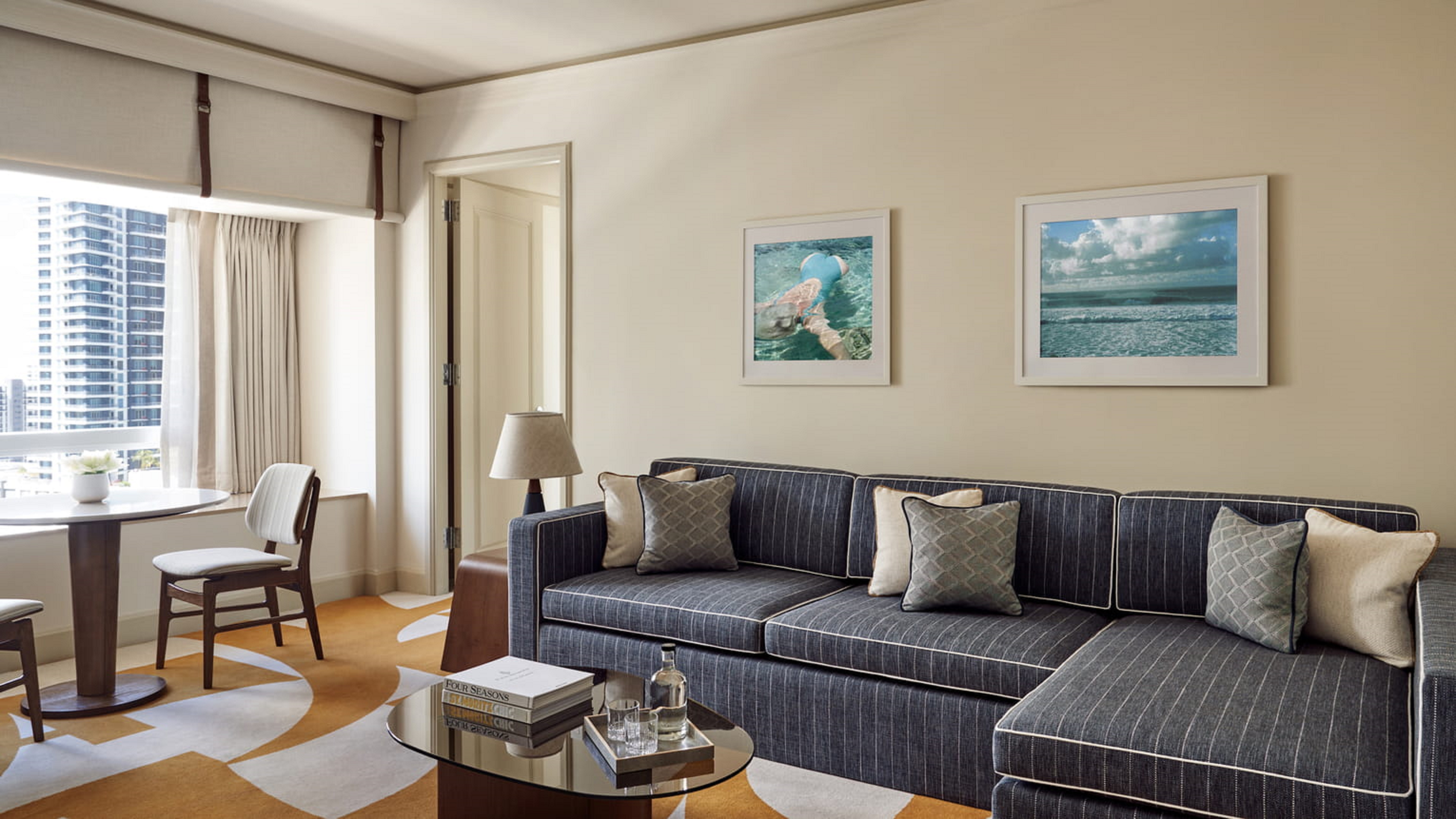 Suite City View King Bed