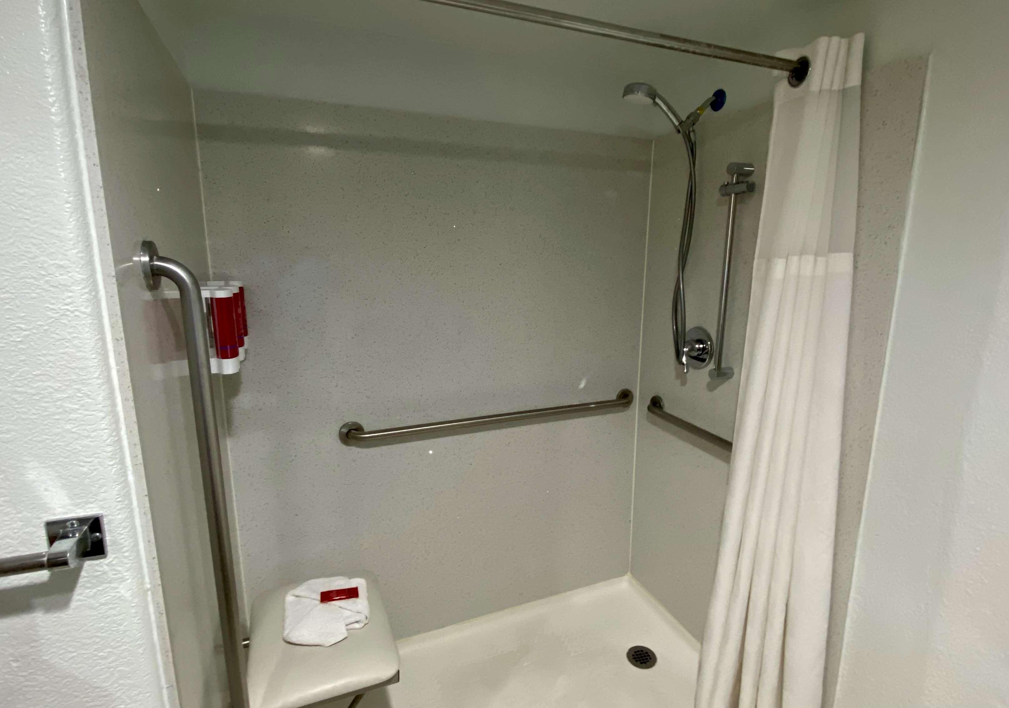 Room Accessible-queen Size Bed