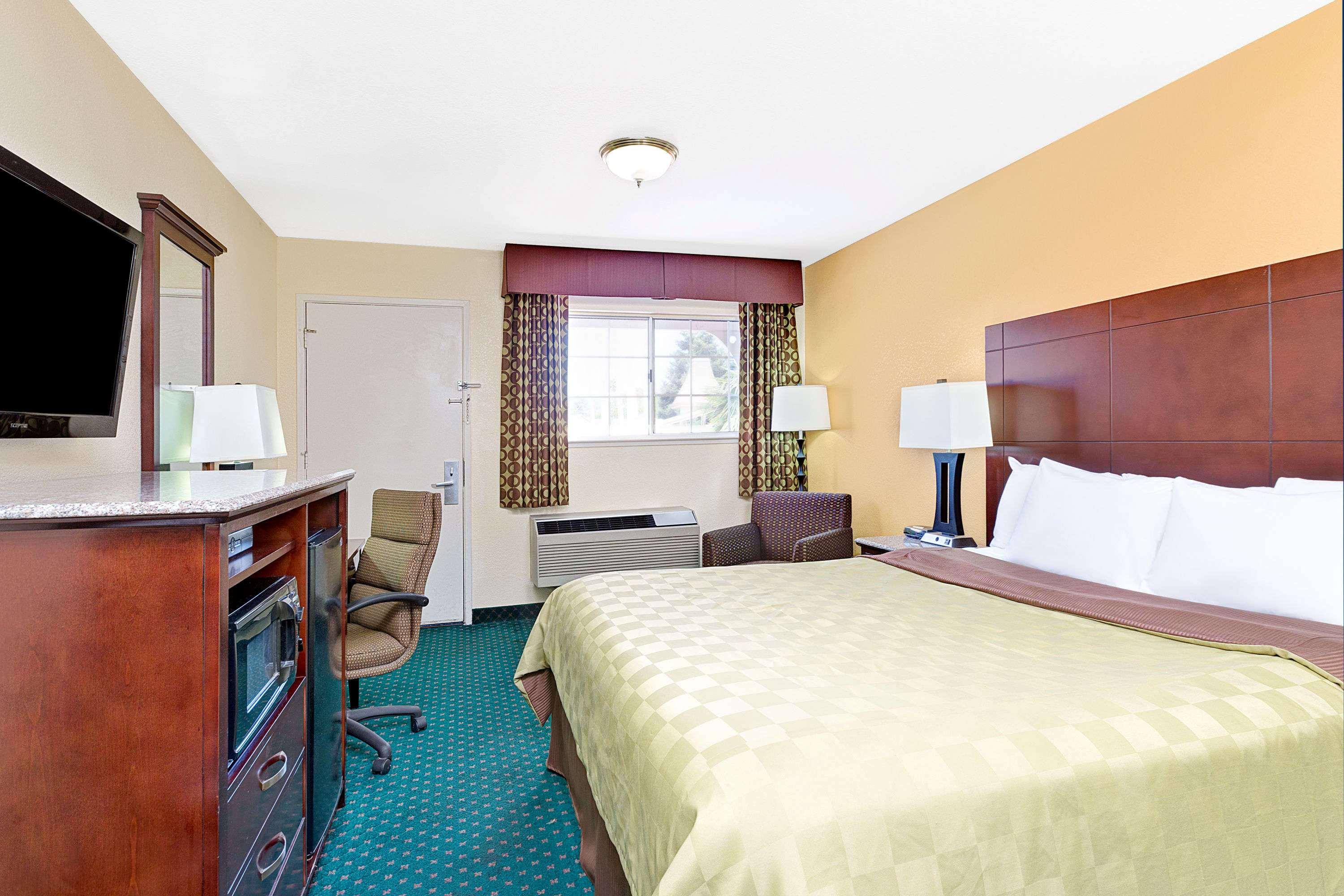 Double King Bed Non Smoking