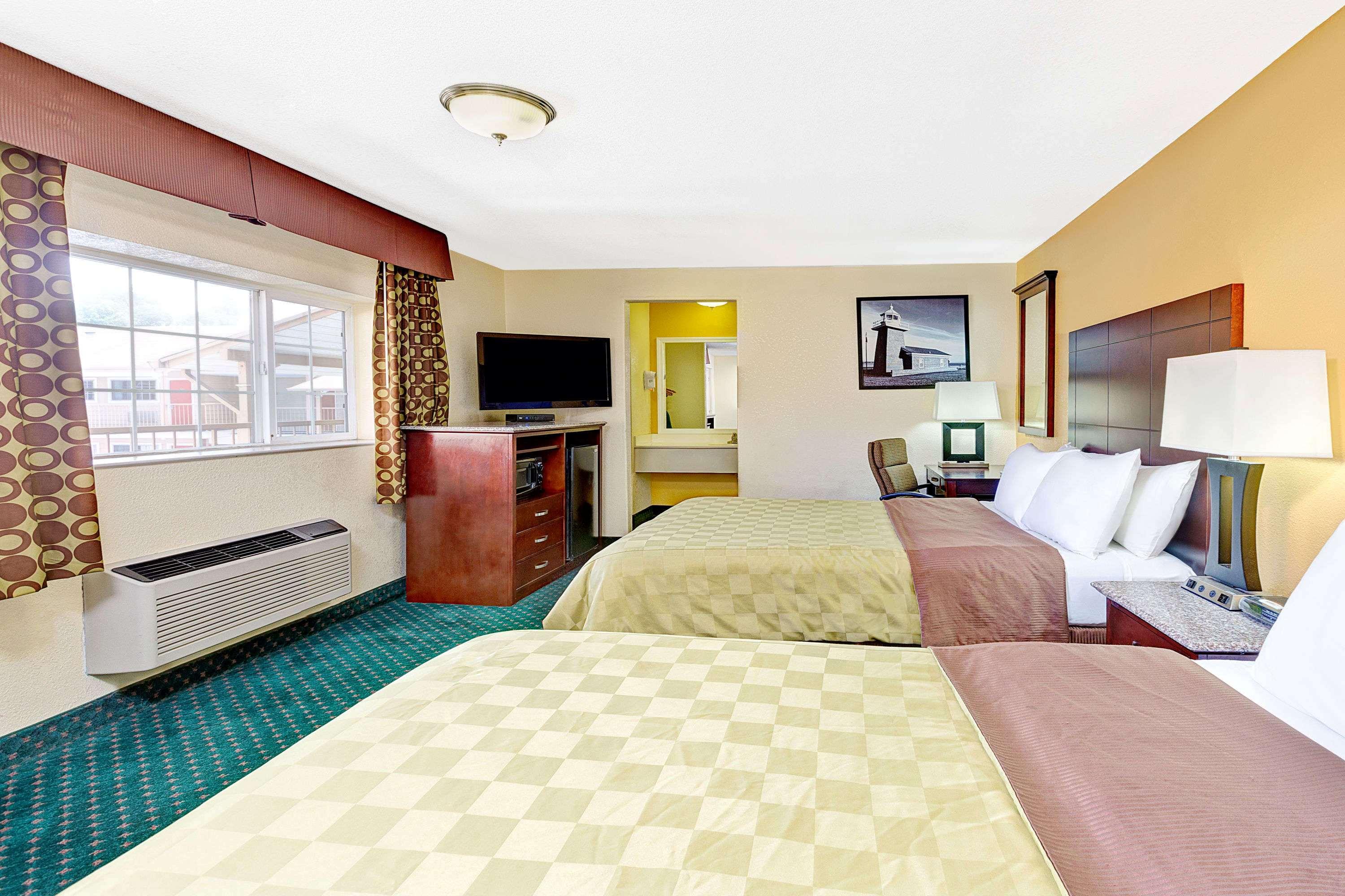 Double Two Queen Beds Non Smoking