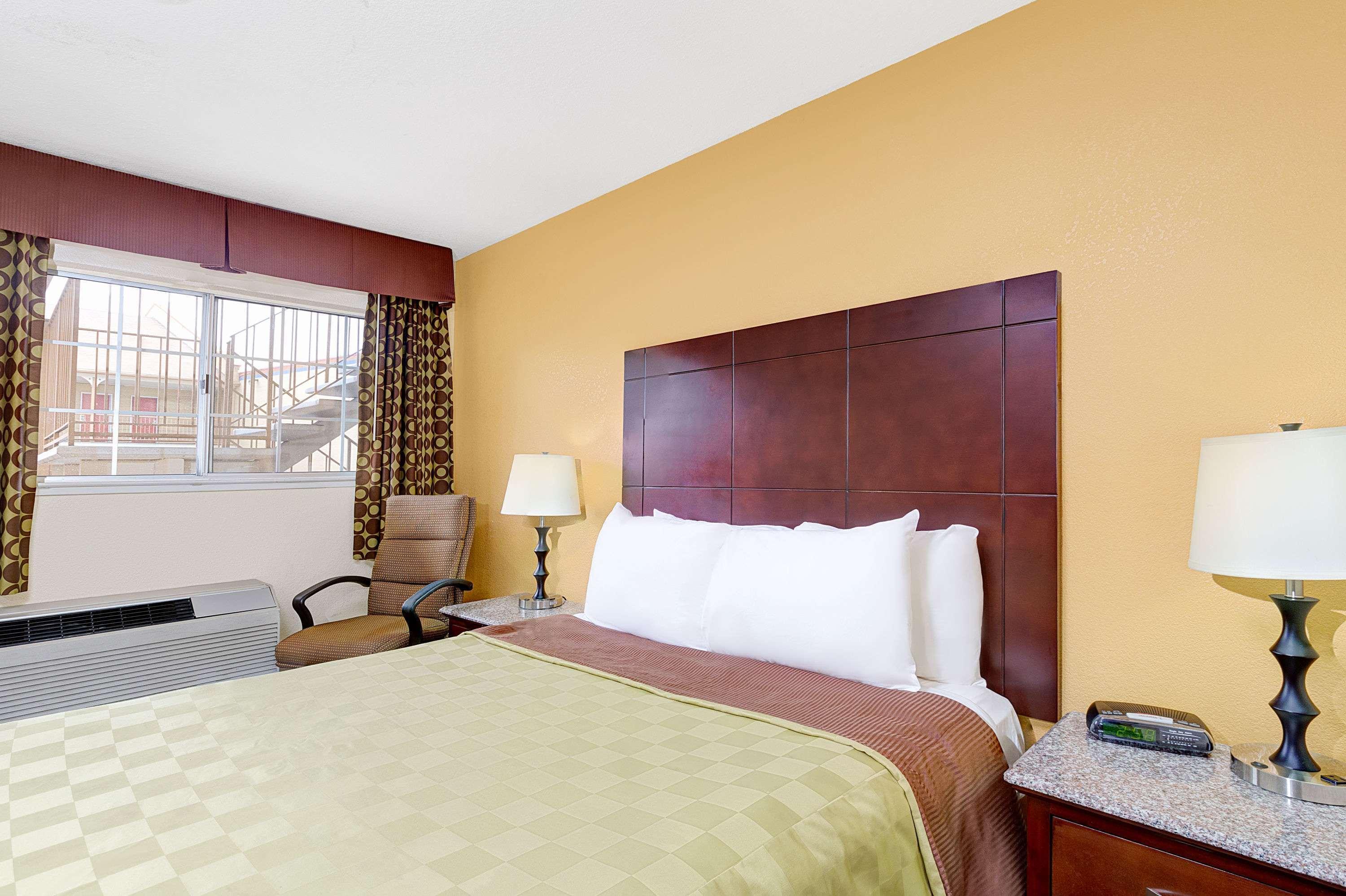 Double Queen Bed Non Smoking