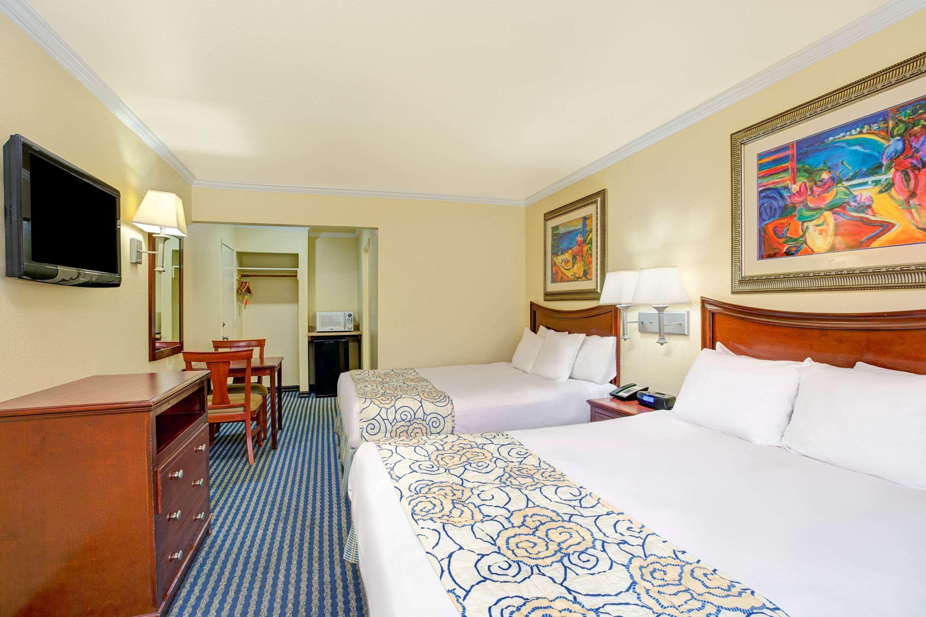 Quadruple Two Queen Beds