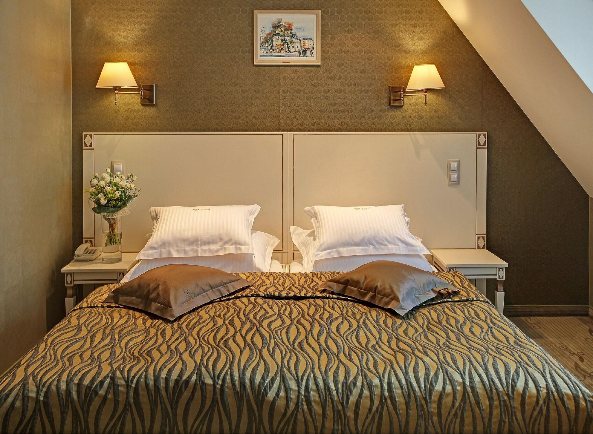 Double or Twin with Double Bed