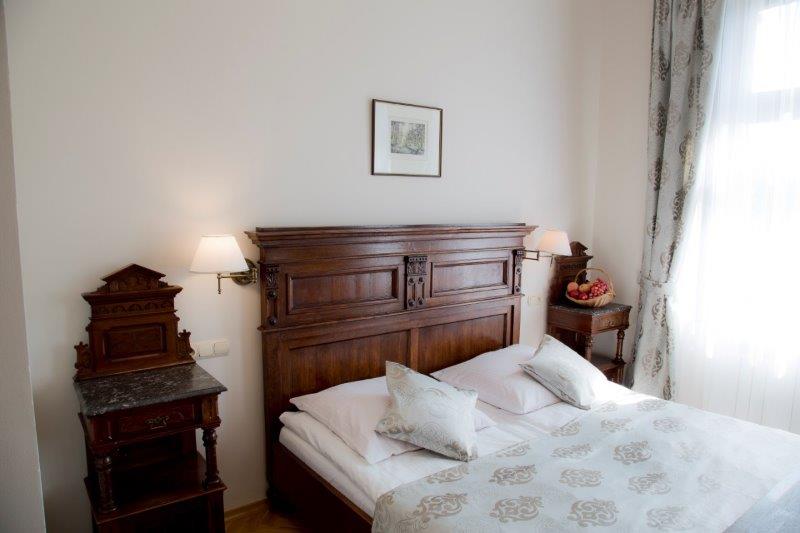 Double or Twin Standard