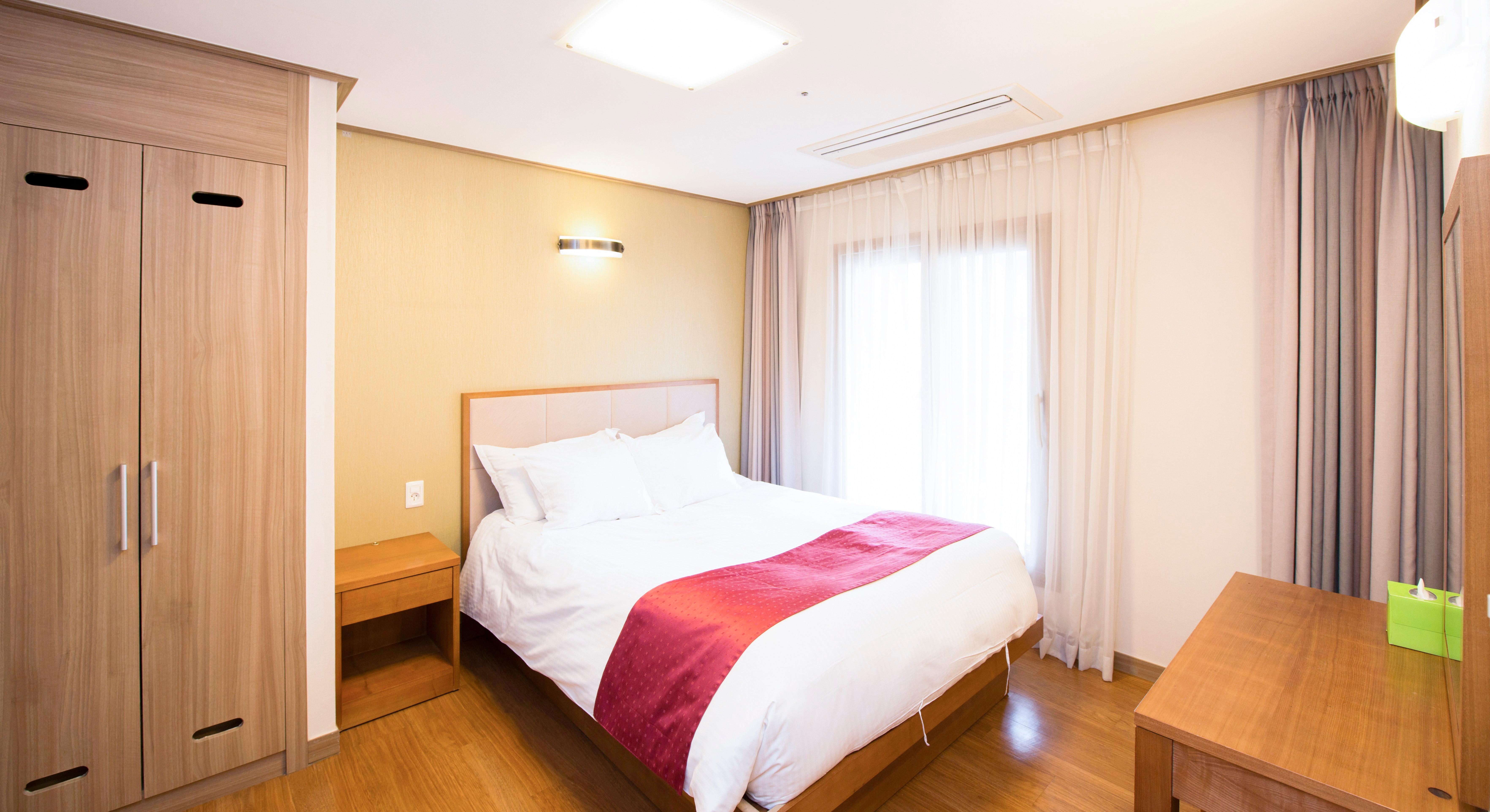 Suite Queen Bed Two Bedrooms