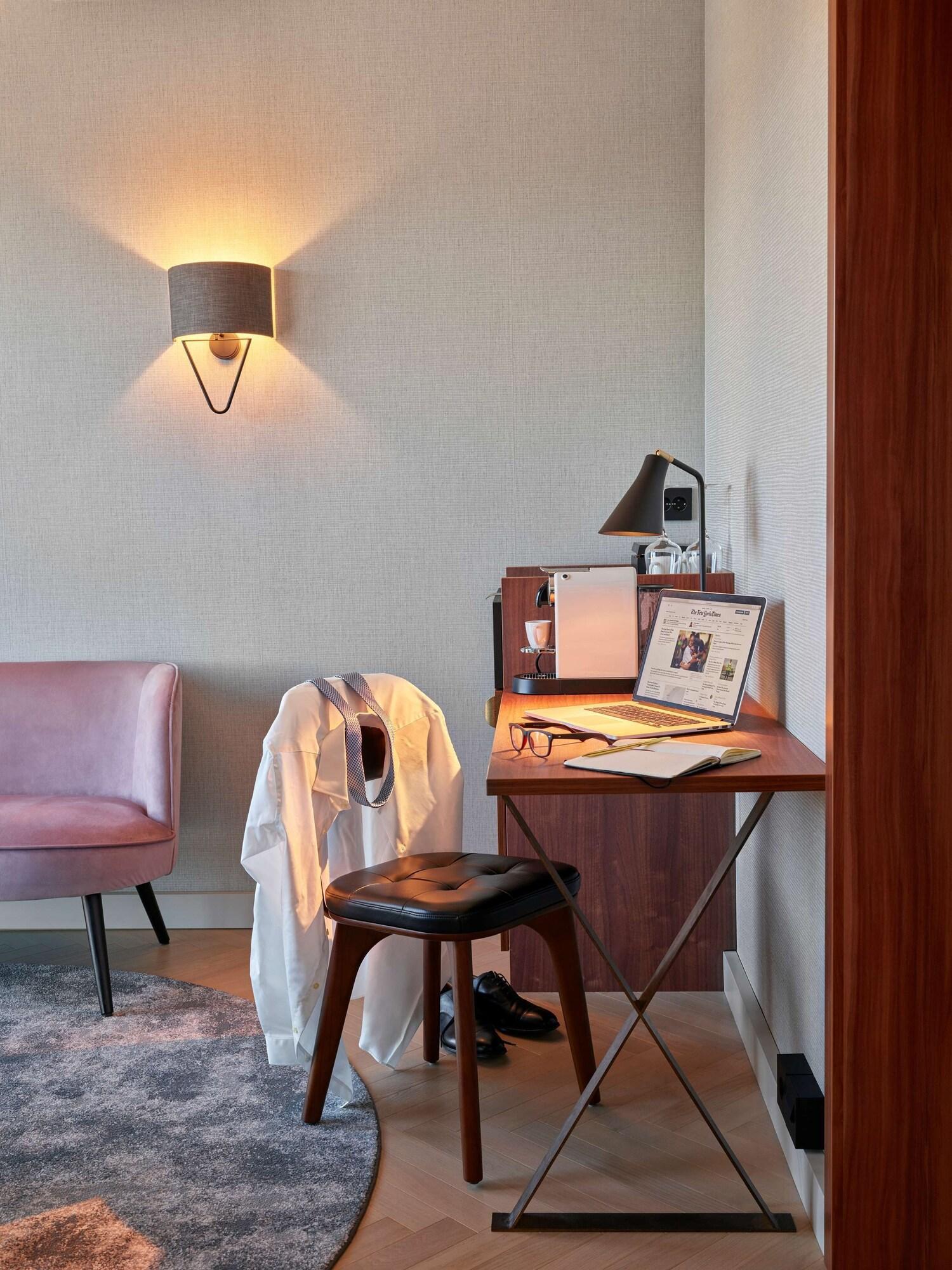 Double Business King Bed