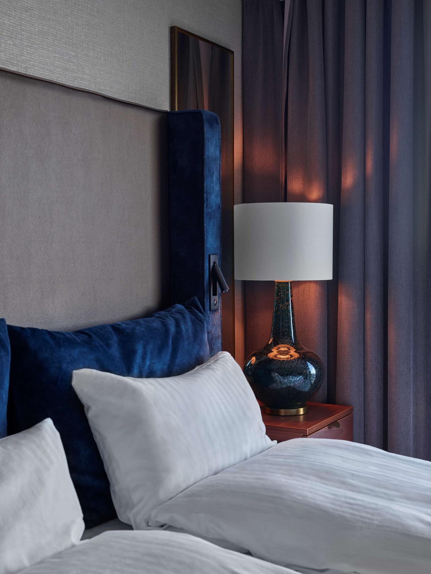 Double Business King Bed