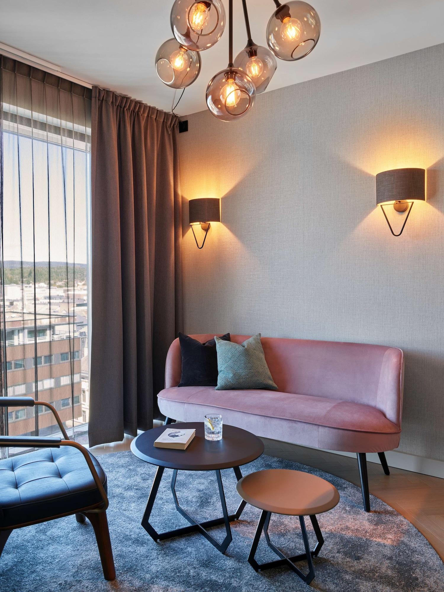 Double Business King Bed