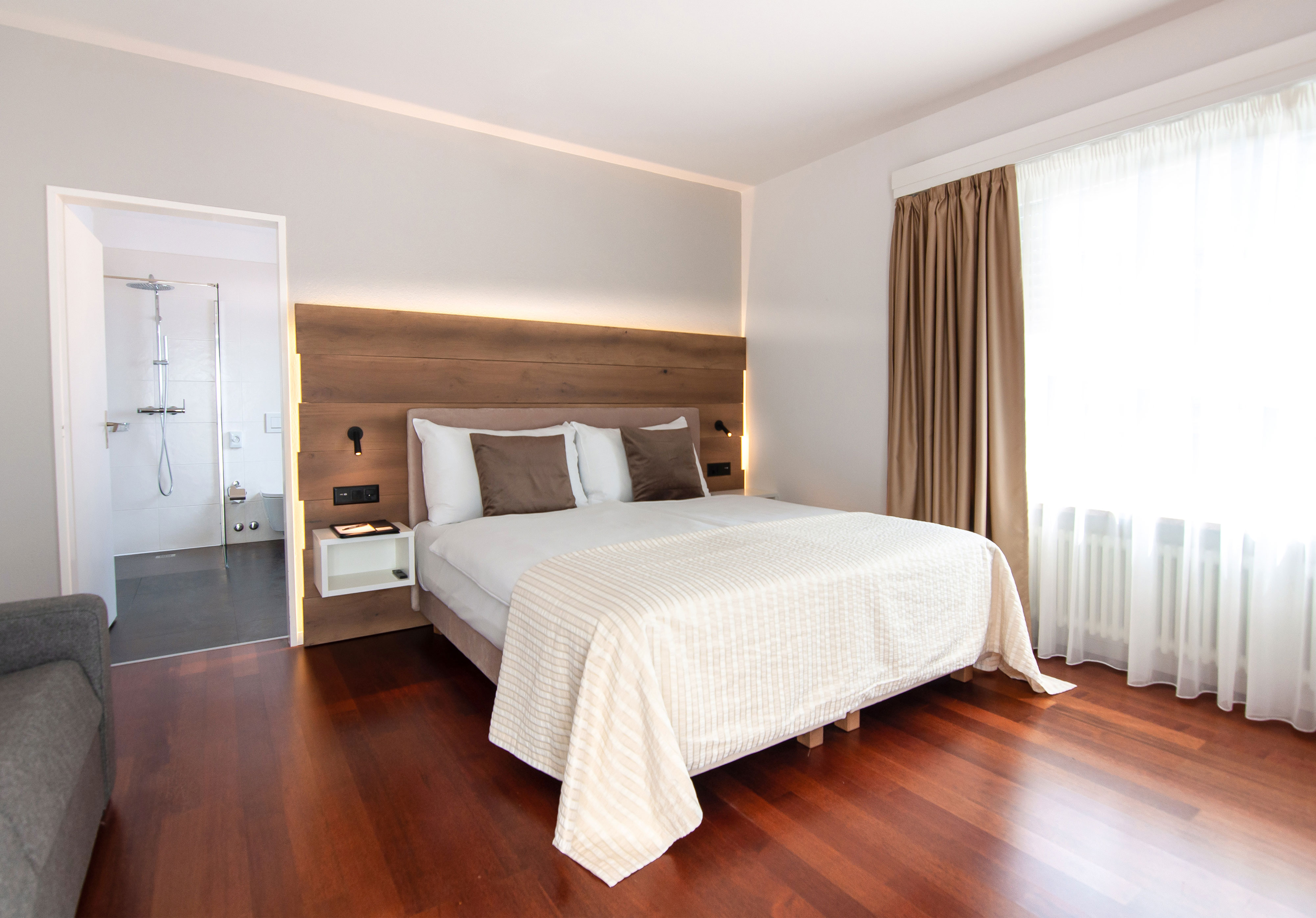 Double Deluxe One Bed