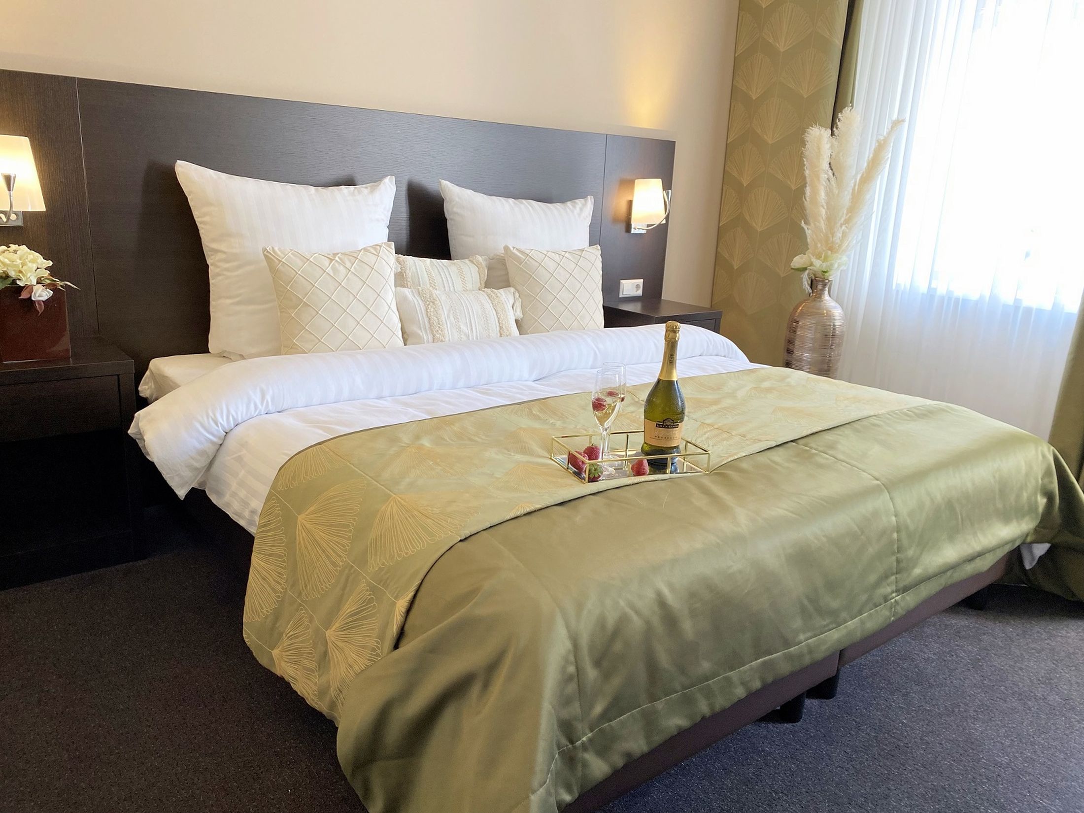 Double Deluxe Queen Bed