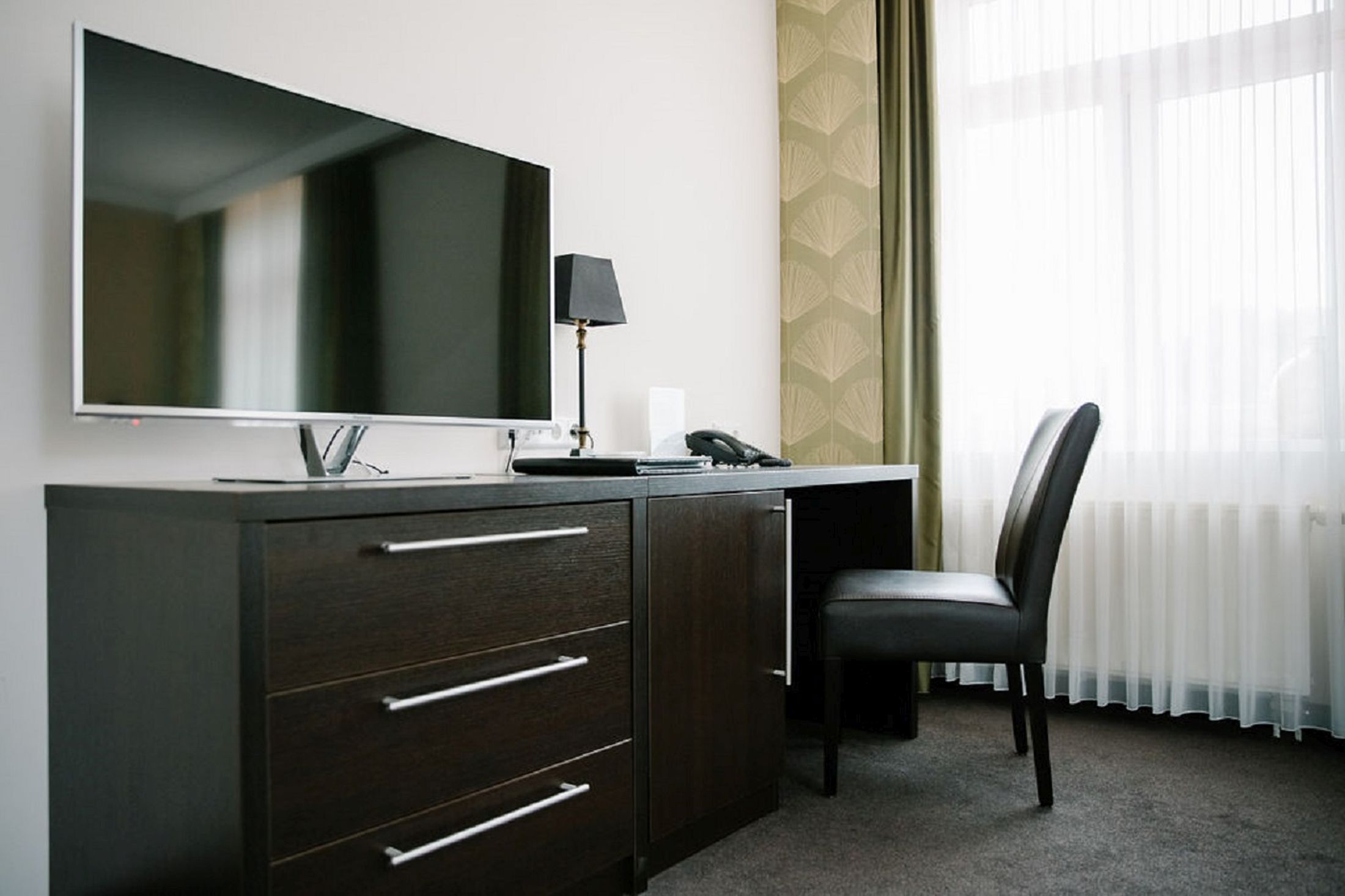 Double Deluxe Queen Bed