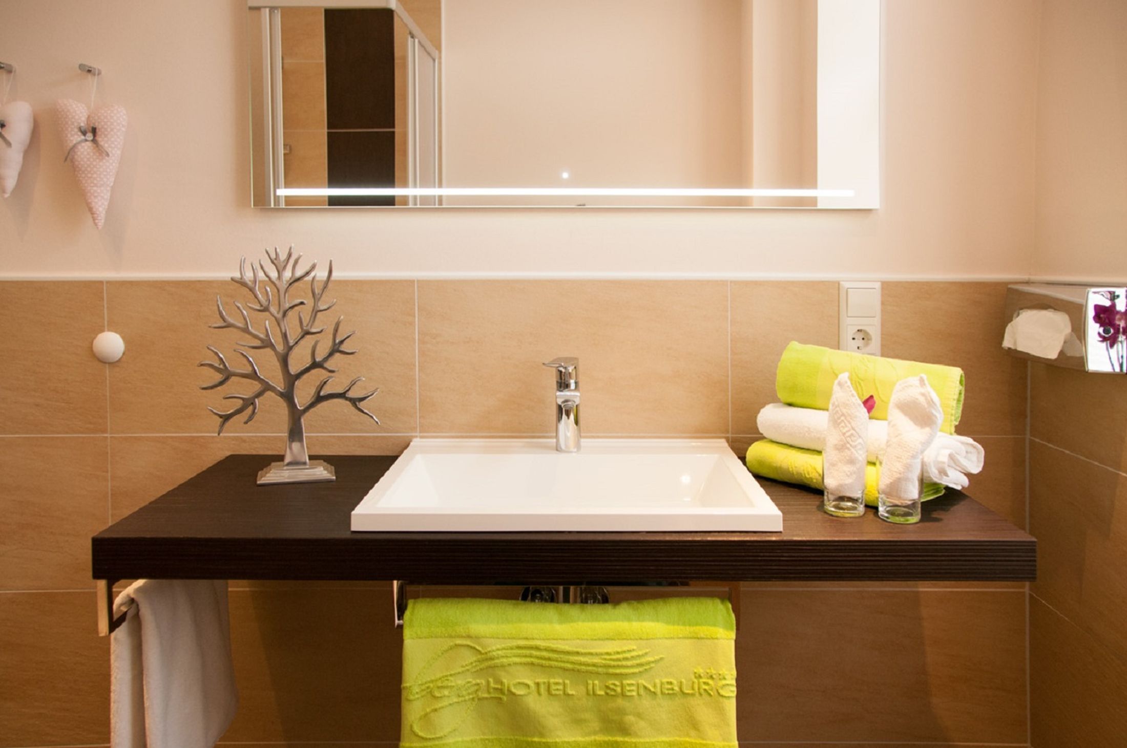 Double Deluxe Queen Bed