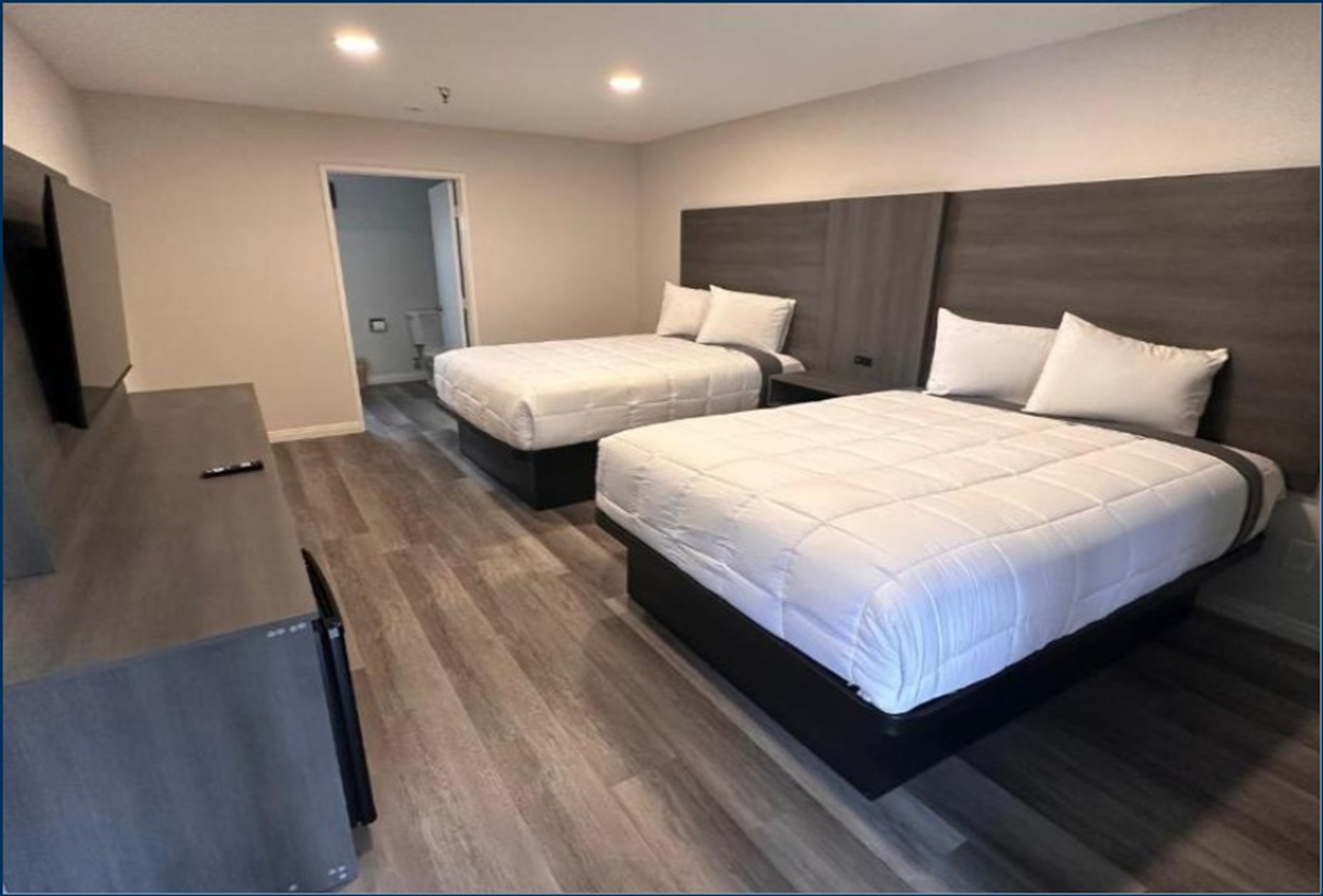 Quadruple Deluxe Queen Bed