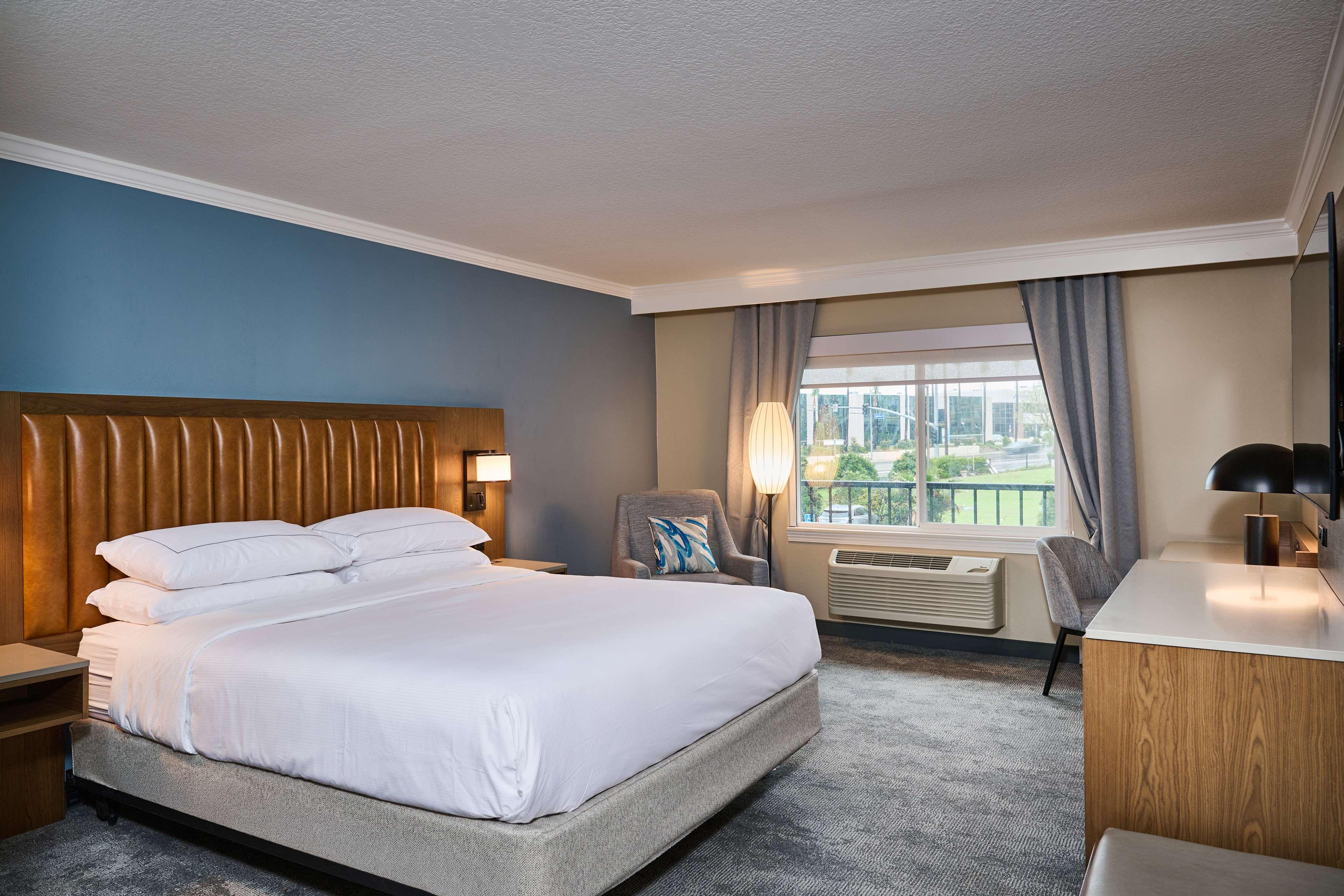 Double Deluxe King Bed