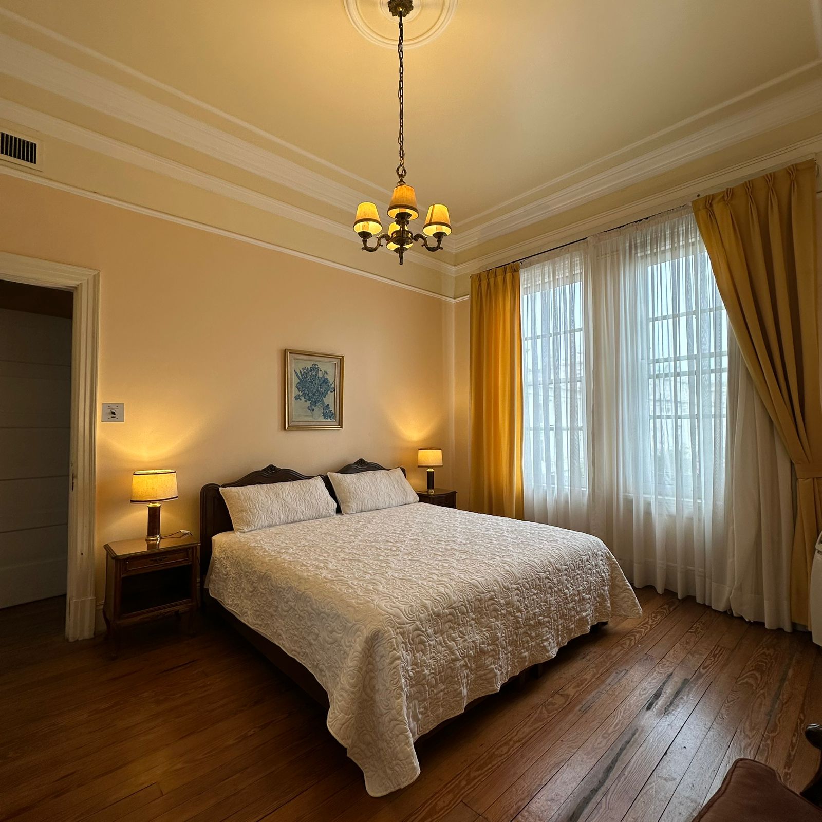 Junior Suite Queen Size Bed