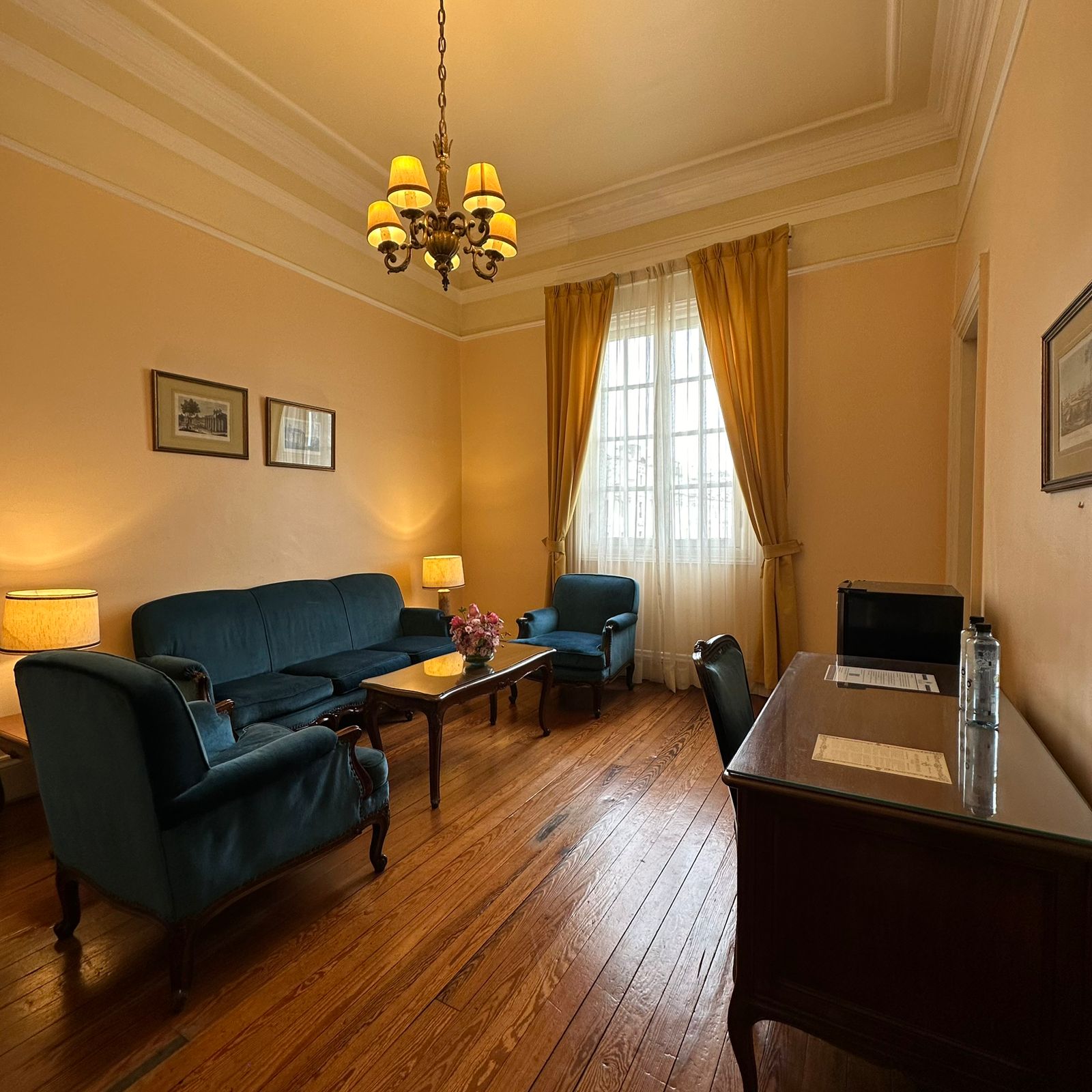 Junior Suite Queen Size Bed