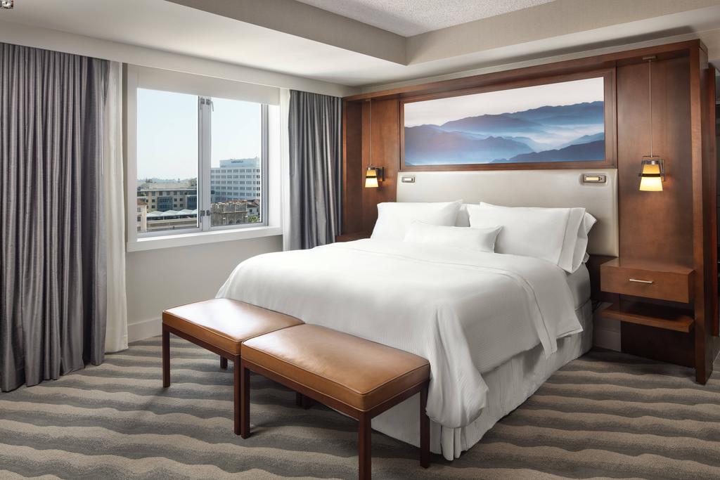 Room King Size Bed