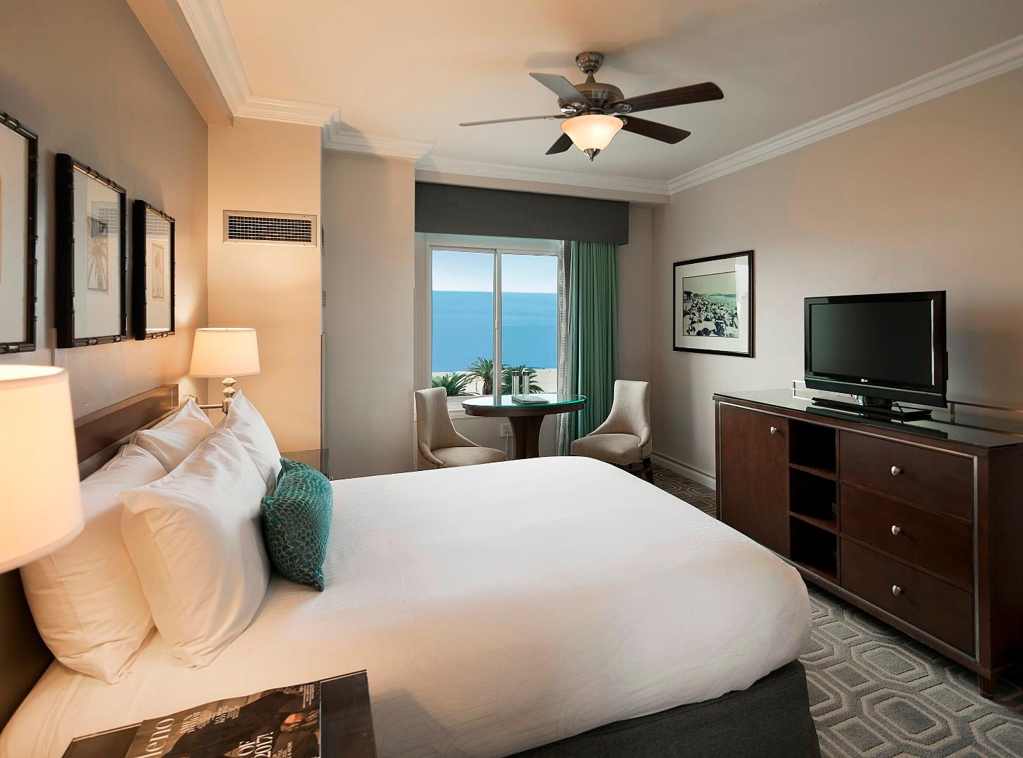 Double Ocean View Queen Bed