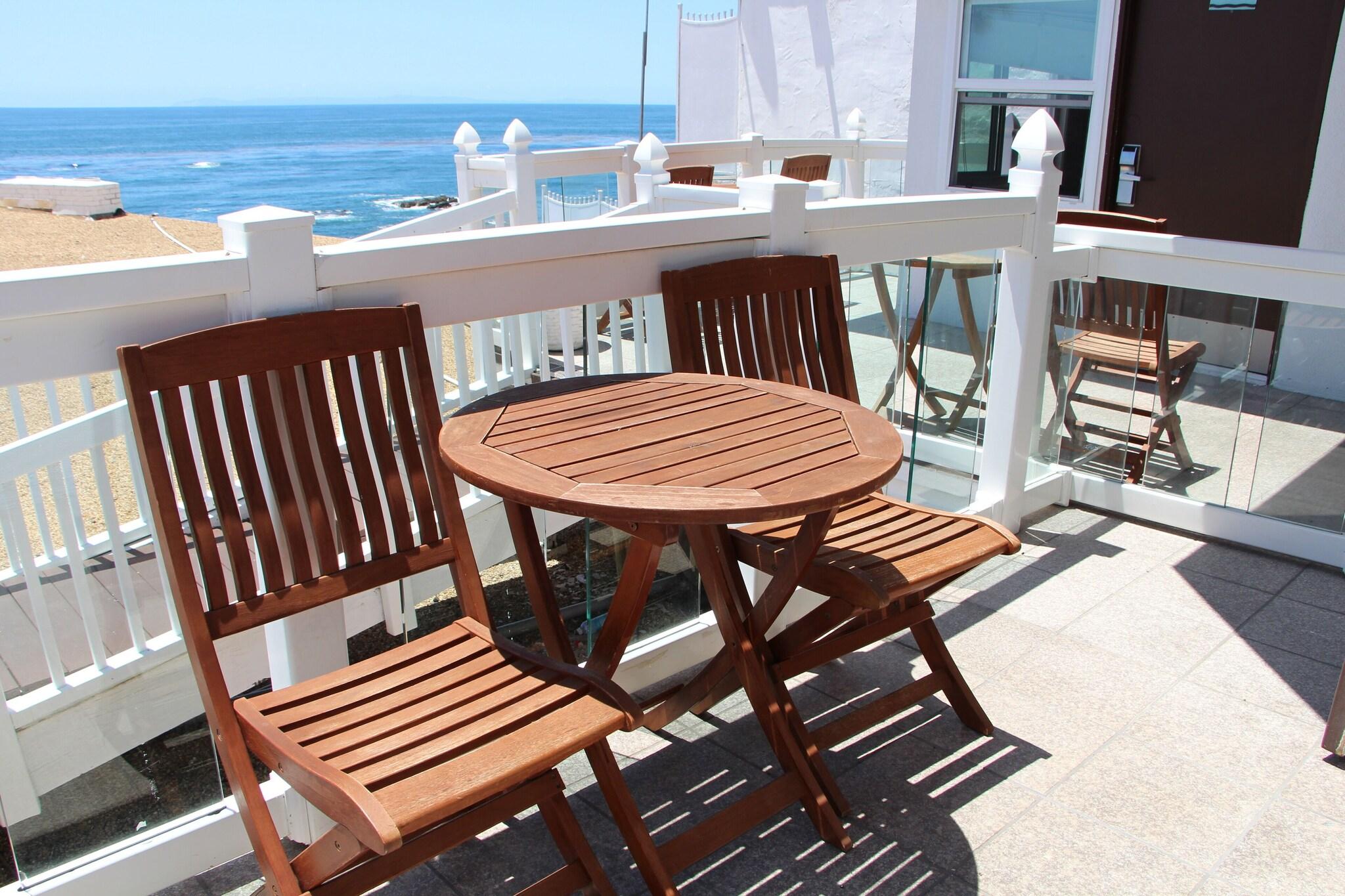 Double Ocean View Queen Bed