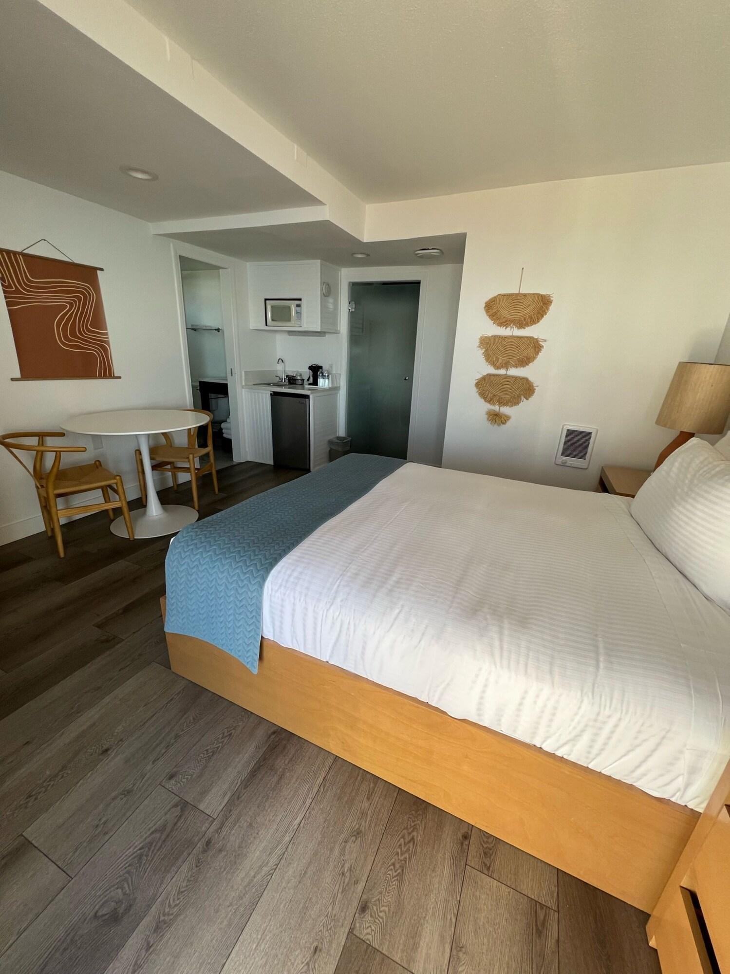 Double Ocean View Queen Bed